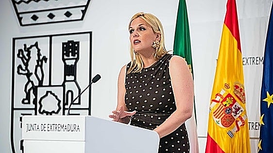 Manzano niega que se veten símbolos en las oficinas de la Consejería de Desregulación