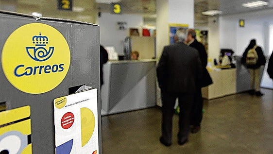 Cuatro oficinas de Correos de Extremadura tramitan la regularización de las personas migrantes