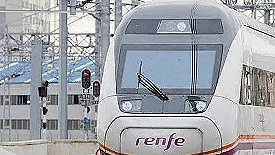 Renfe traslada por carretera a los viajeros de Zafra y Sevilla por los trabajos de mejora de las vías del tren