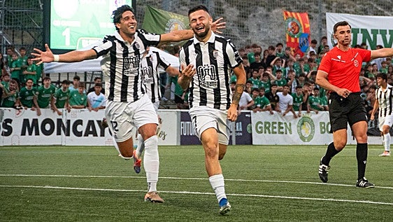 El Badajoz culmina la gesta y asciende a Segunda RFEF