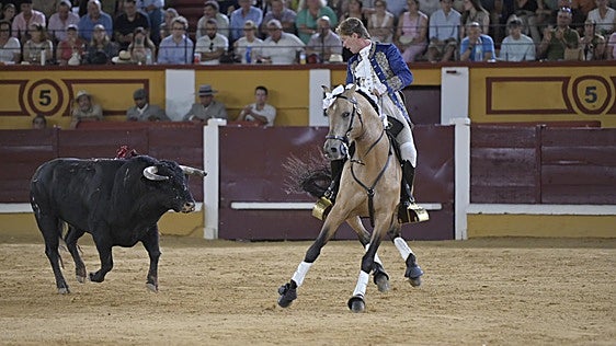 Diego Ventura y Guillermo Hermoso de Mendoza salen a hombros en la primera de San Juan