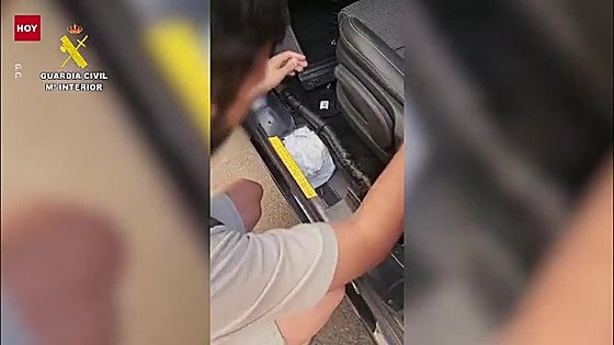 Interceptado en la A-5 con un kilo de cocaína en el doble fondo de un coche