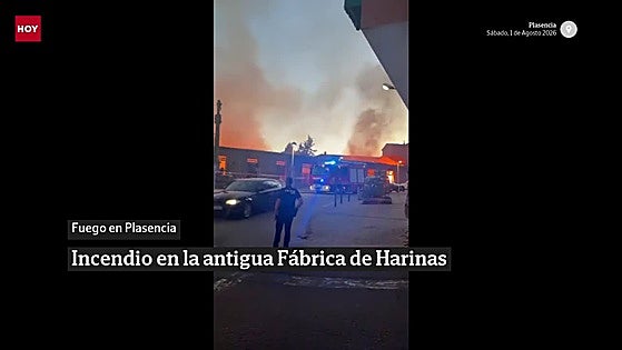 Un incendio de posible origen intencionado daña parte de la antigua Fábrica de Harinas de Plasencia