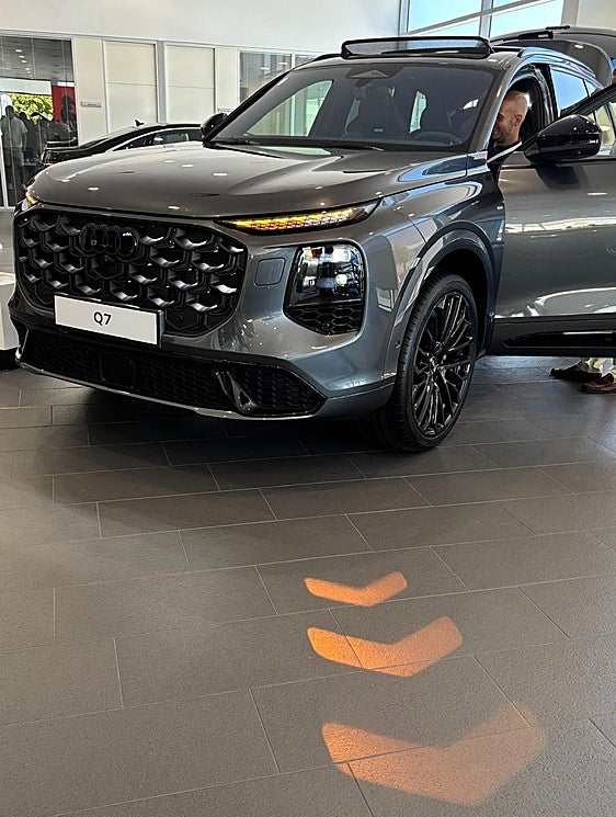El Audi Q7 TDI lleno de innovaciones y el Q4 e-tron eléctrico se presentan en Cáceres