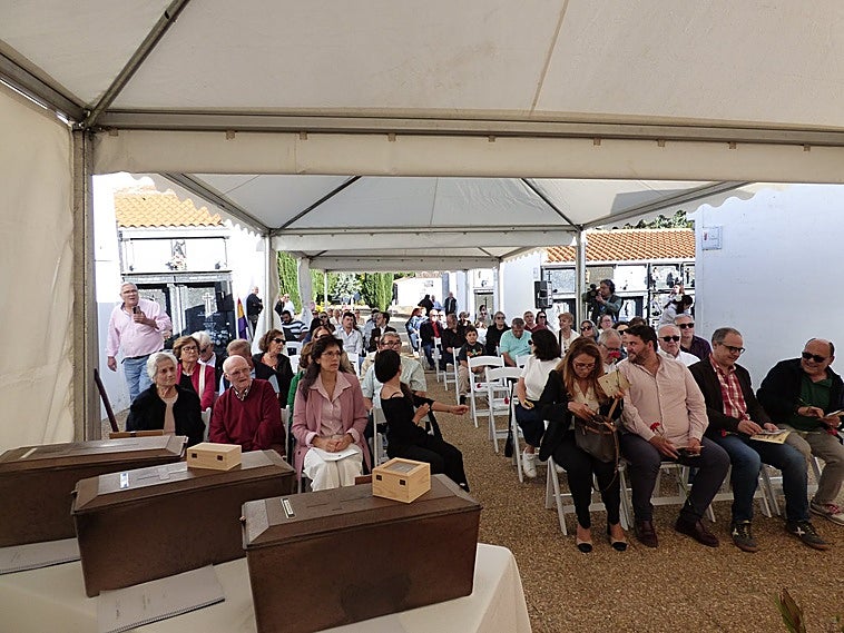 Homenaje a los represaliados y asesinados por el franquismo en Castuera