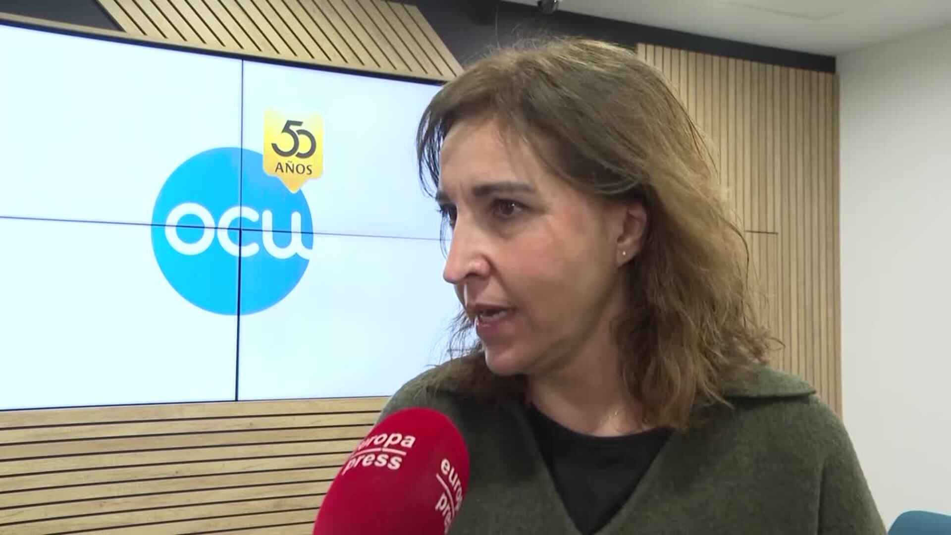 La OCU recomienda hacer listas y comparar los precios ante las rebajas de enero