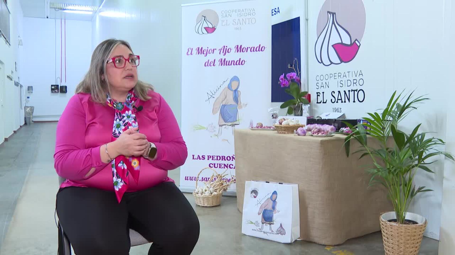 El Santo, con un 90% de mujeres en plantilla, trabaja desde 1963 para ofrecer el mejor ajo