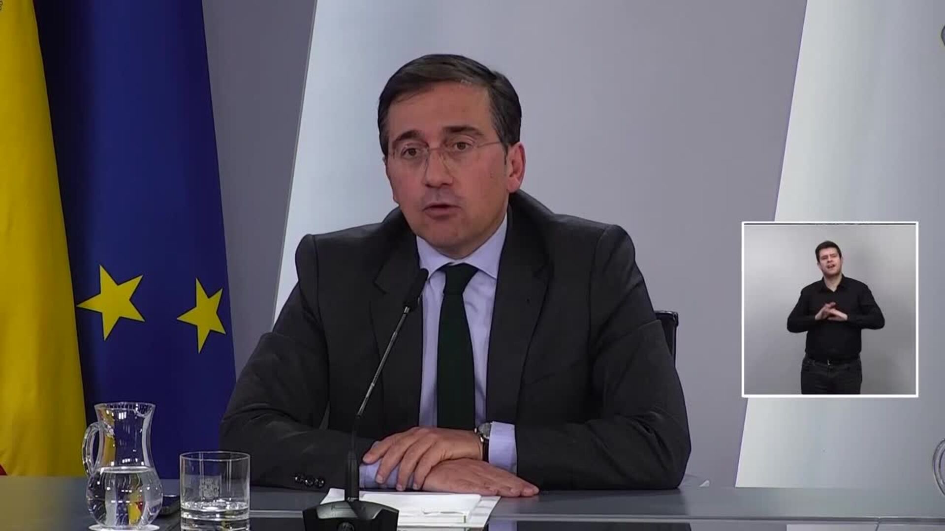 Albares pide "respeto" para Zapatero y recuerda que salió en defensa de Aznar frente a Chávez