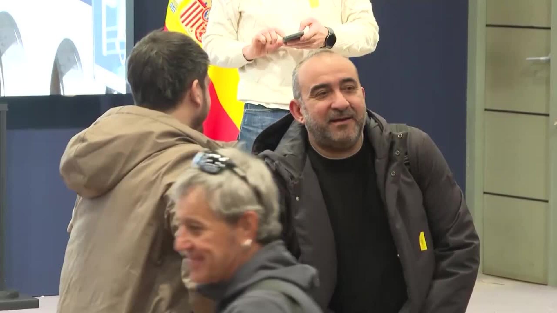 Sindicatos se reúnen con el Gobierno para tratar la subida del SMI