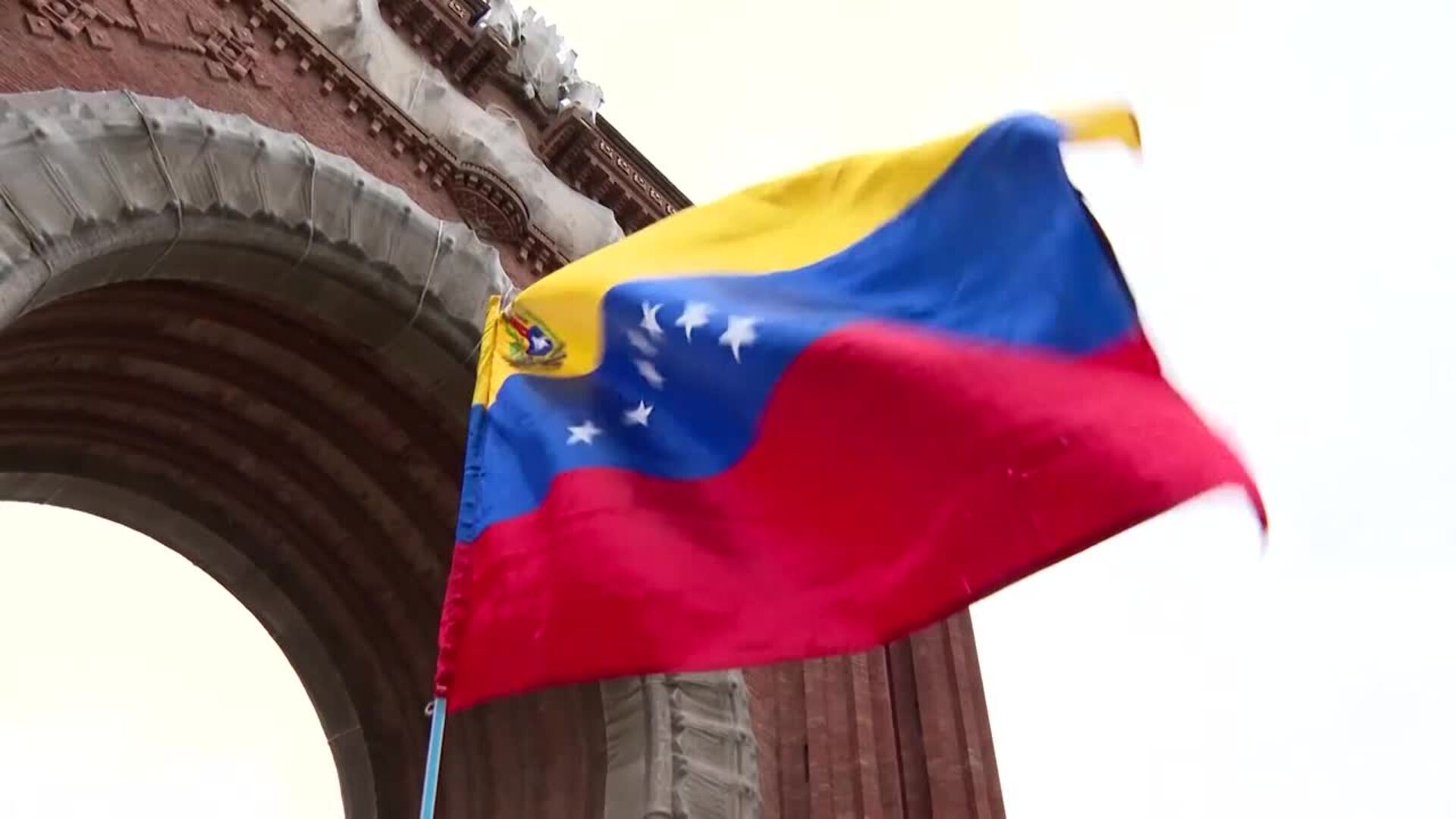 Trump asegura que Venezuela entregará a EEUU entre 30 y 50 barriles de petróleo sancionado