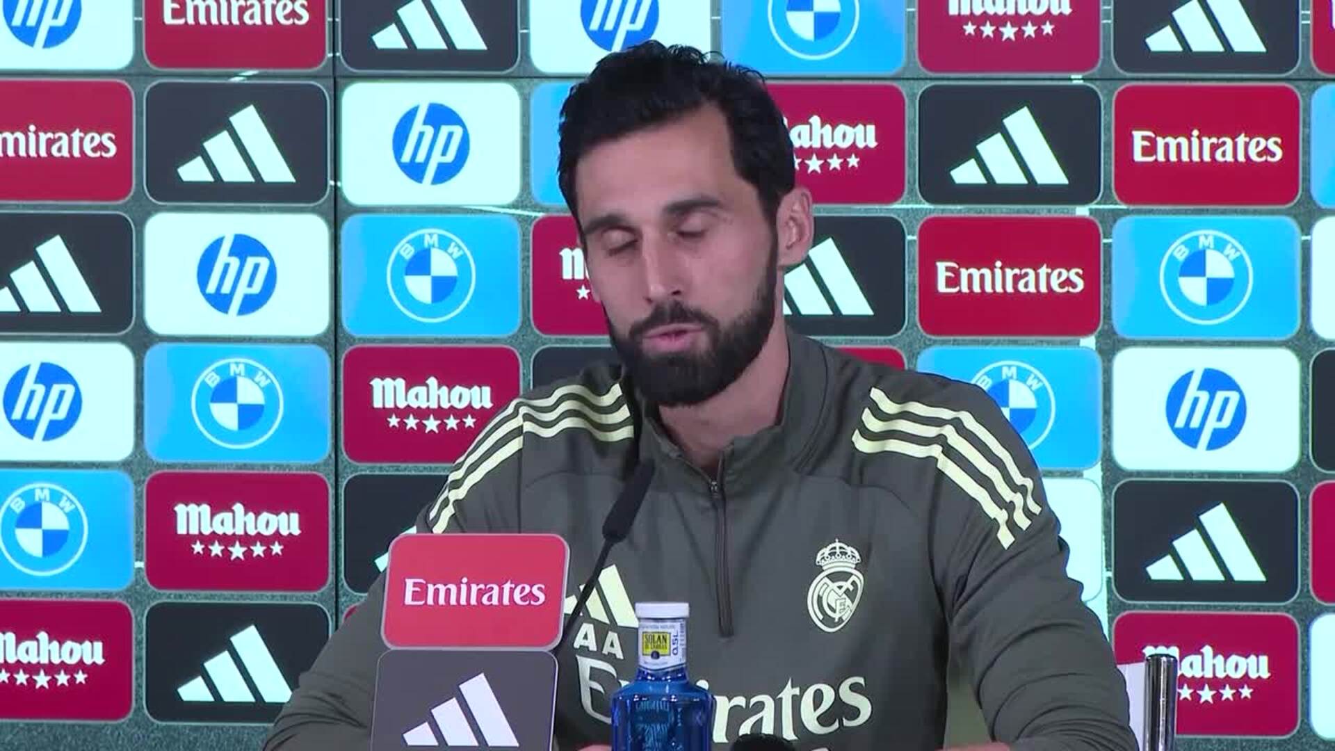Arbeloa dirige su primer entrenamiento en el Real Madrid y se acuerda de su amigo Xabi Alonso