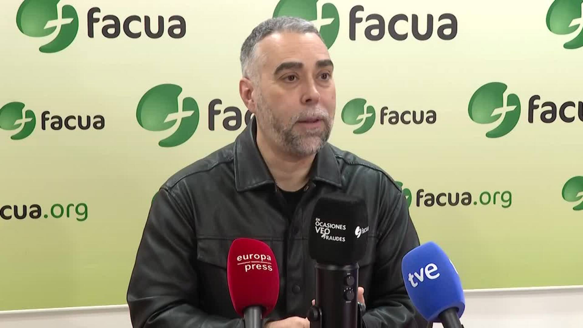 Facua aconseja visitar la web de la DGT antes de comprar balizas V16