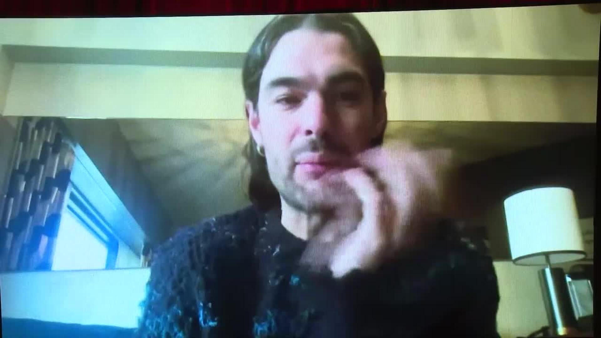 Oliver Laxe celebra las 11 nominaciones Goya de 'Sirat'