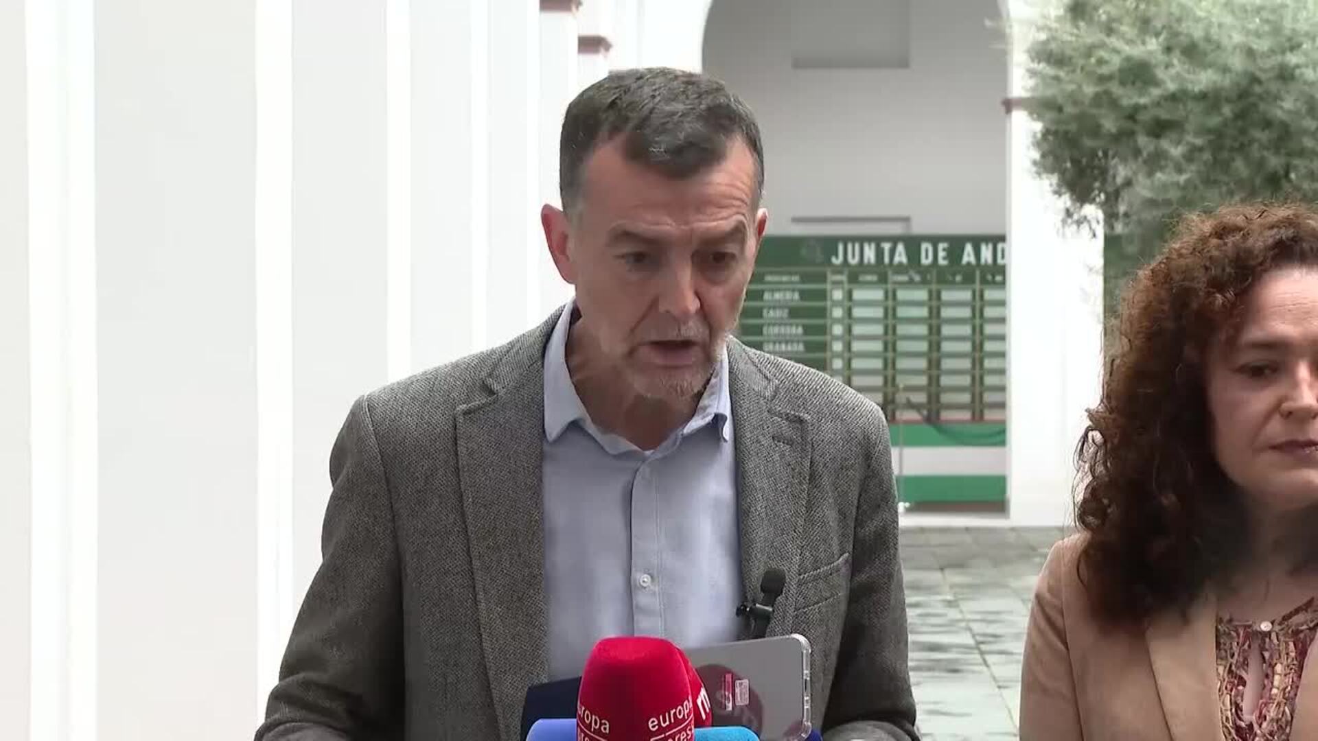 Maíllo asume que se abra "camino para dejar de reconocer" a Julio Iglesias