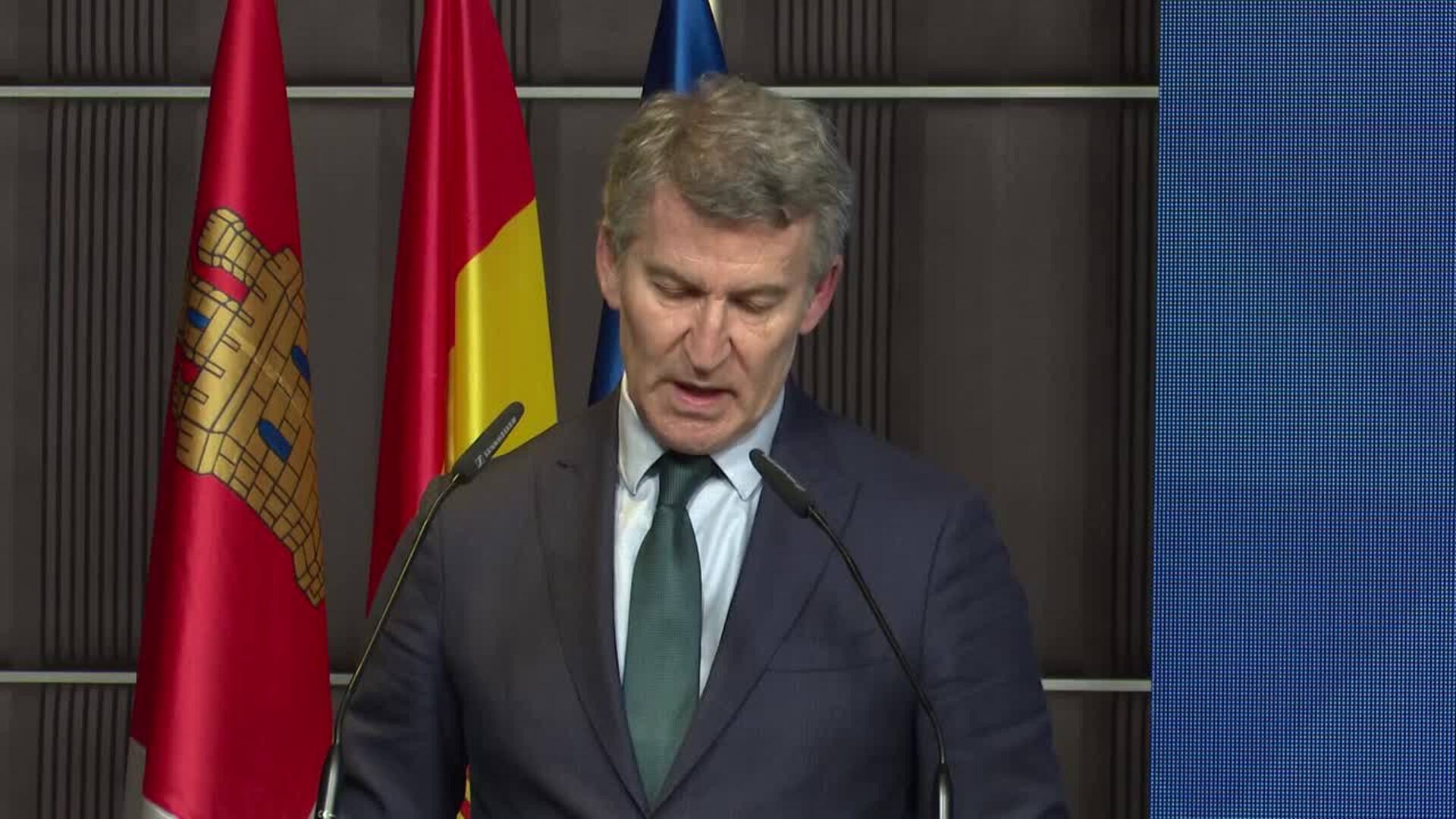 Feijóo culpa al Gobierno de no creer en la automoción y reclama "certidumbre" para el sector