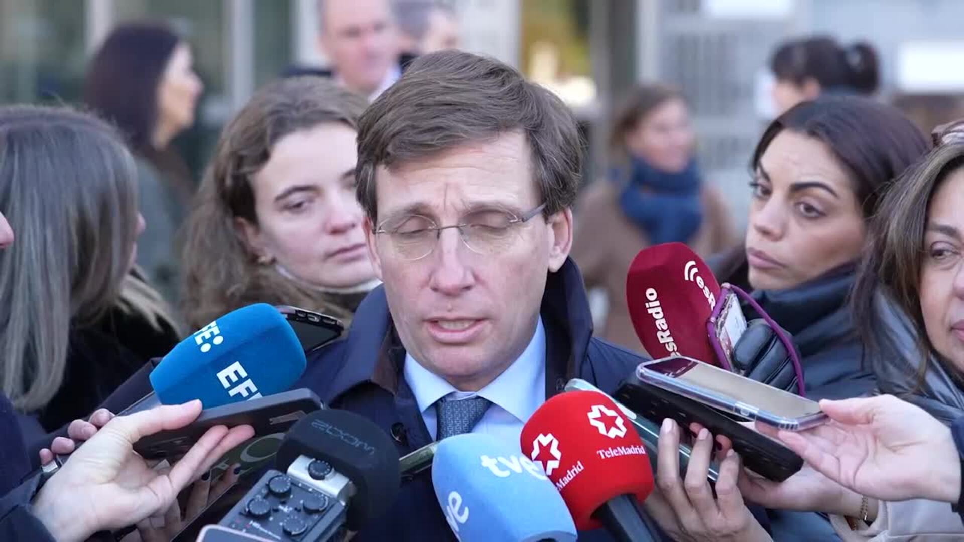 Almeida traslada su pésame a las familias de los fallecidos y su apoyo a los heridos