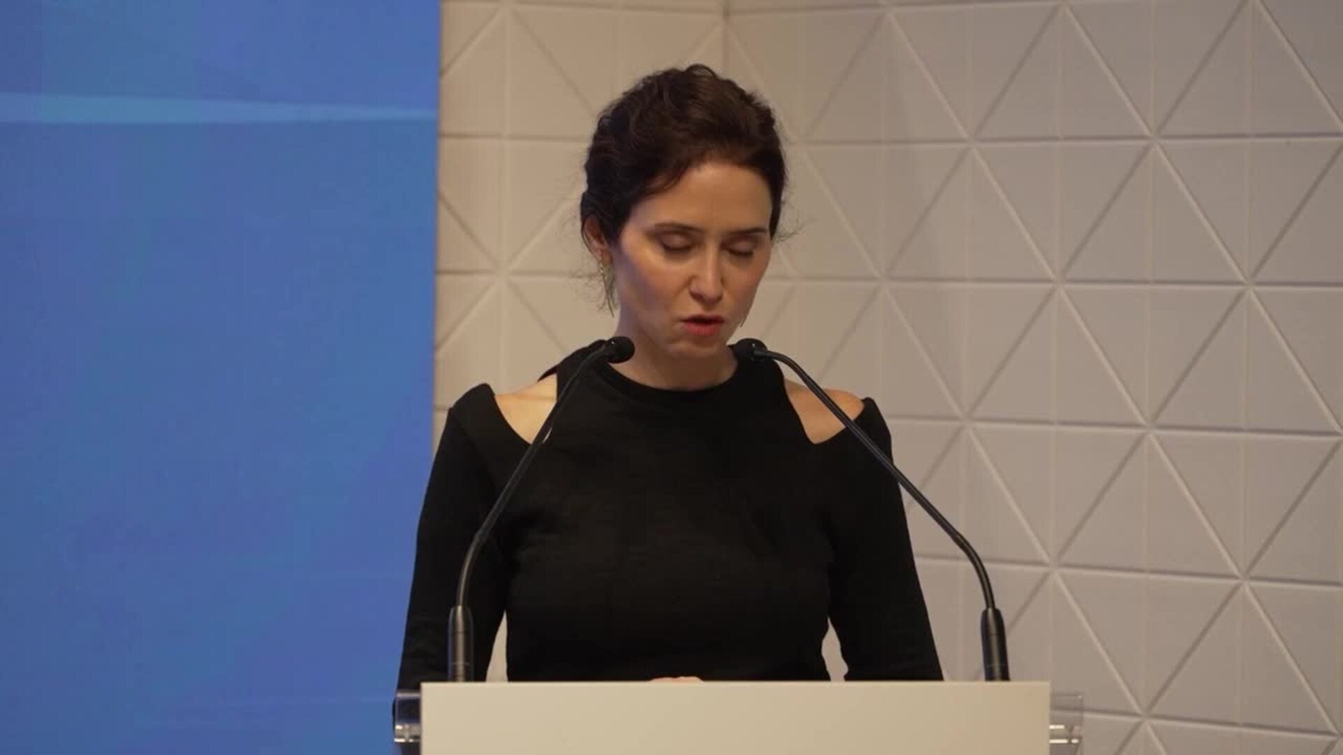 Ayuso cree que hay que ser "prudentes" en el accidente de Adamuz y pide centrarse en "ayudar"