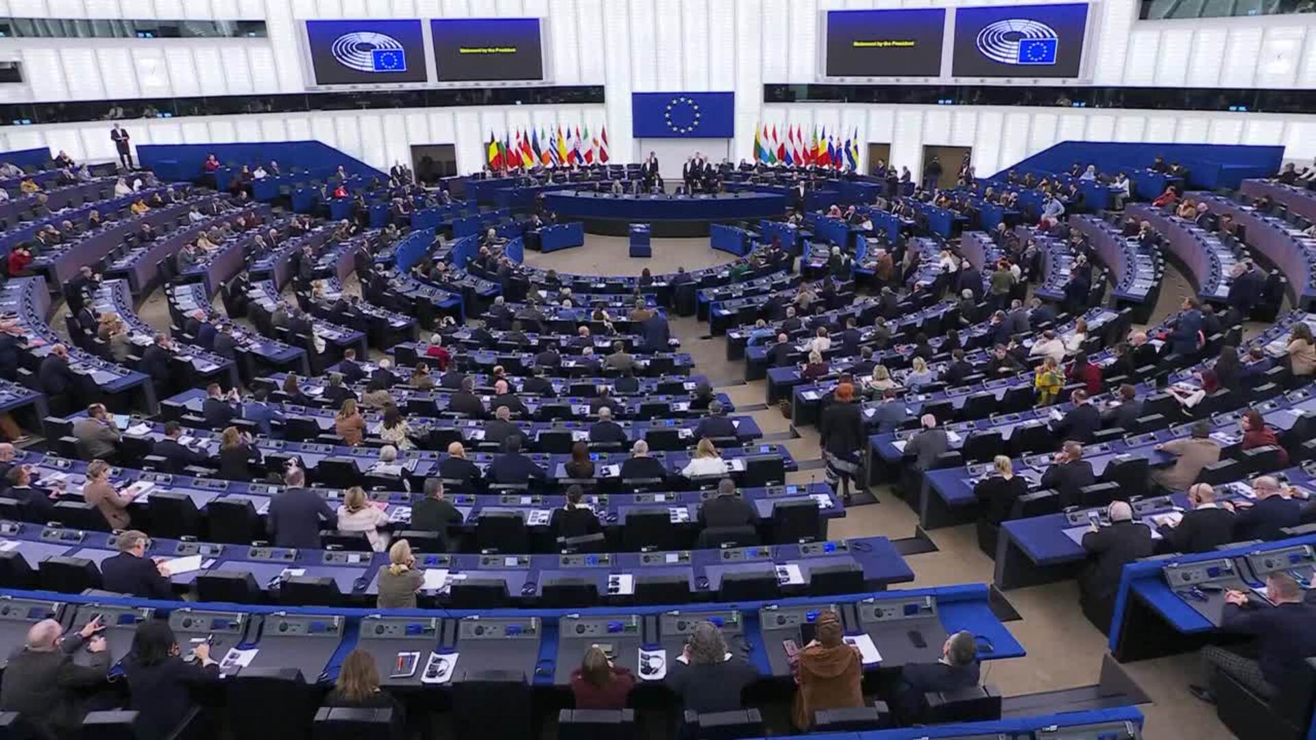 La Eurocámara guarda un minuto de silencio por las víctimas del accidente ferroviario de Adamuz