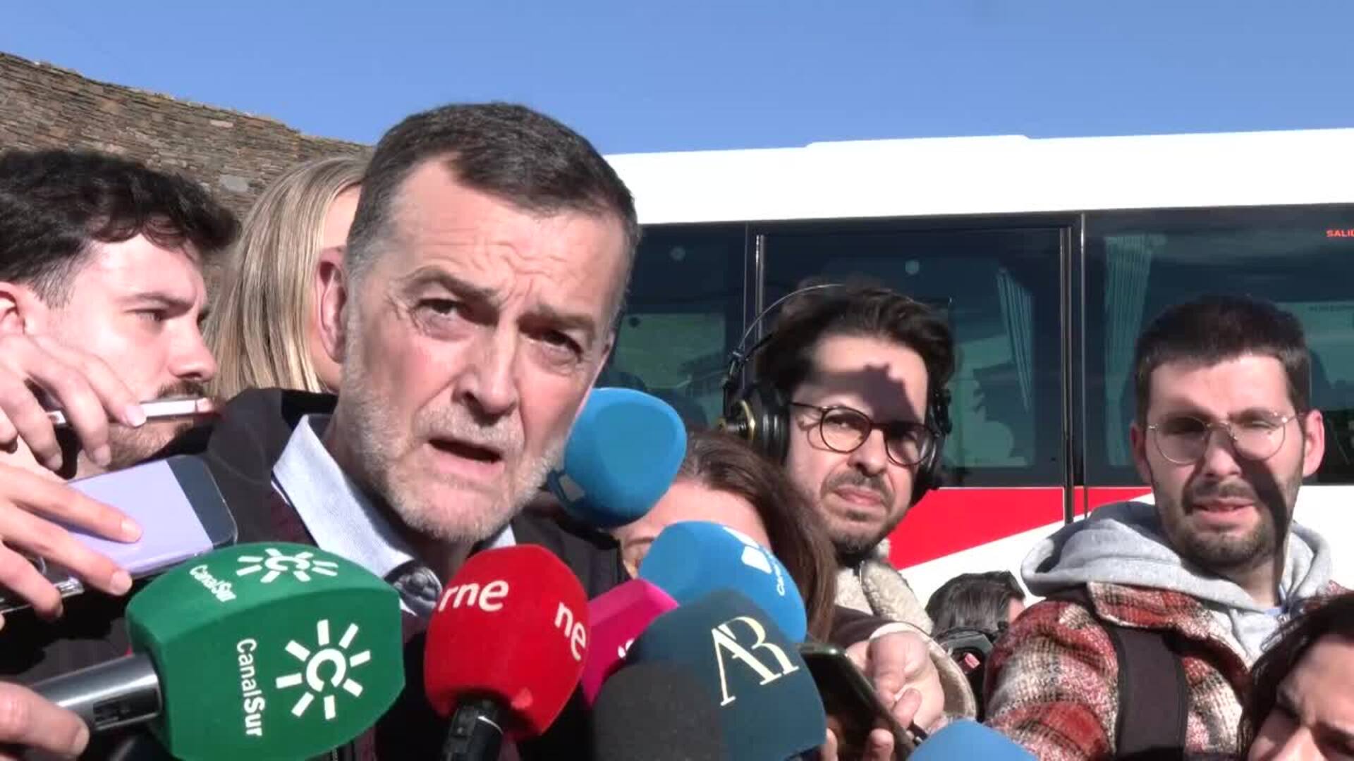 Maíllo se desplaza a Adamuz para agradecer la "solidaridad" de sus vecinos