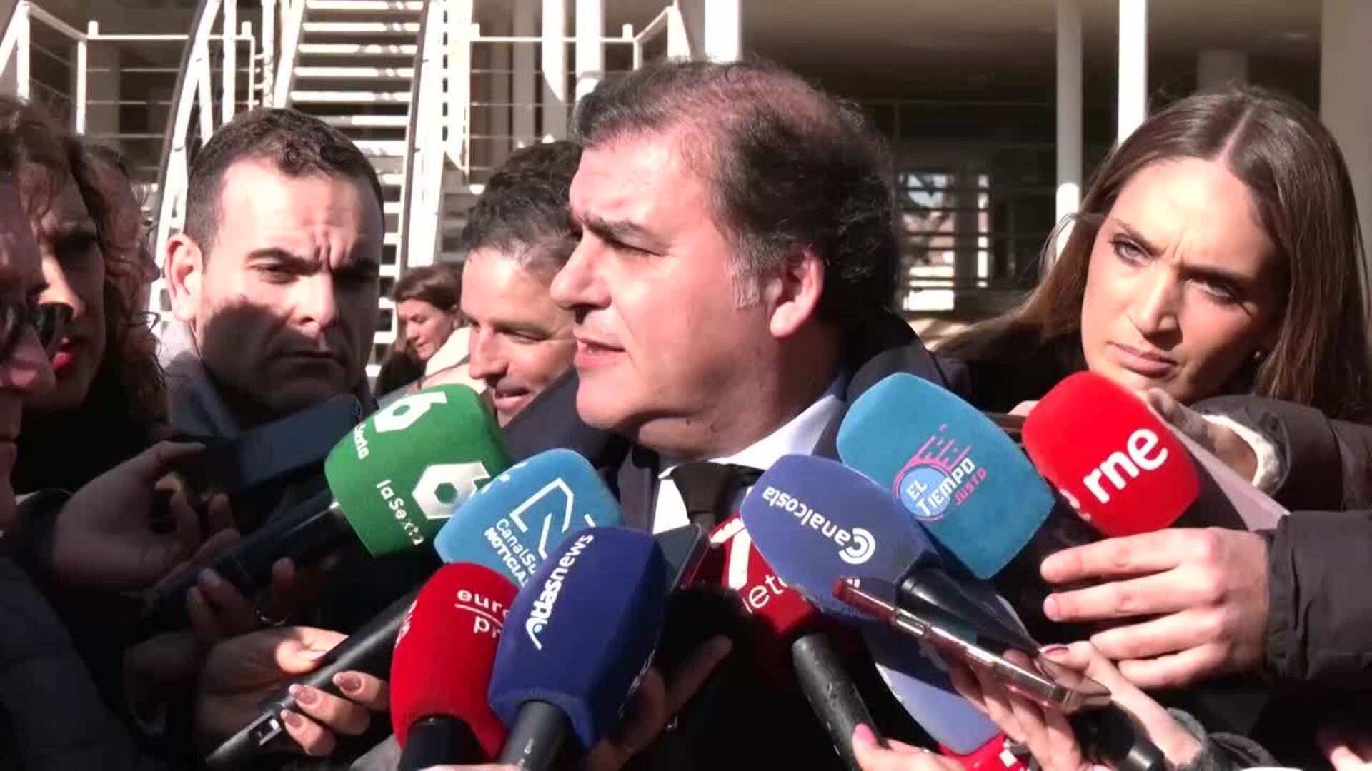 Punta Umbría guarda cinco minutos de silencio por las víctimas del accidente de Adamuz