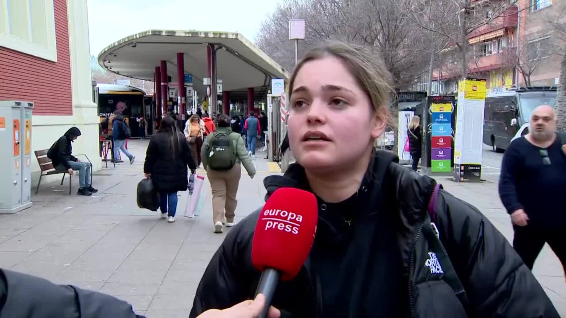 Usuarios de Rodalies recurren a transporte alternativo tras la suspensión del servicio