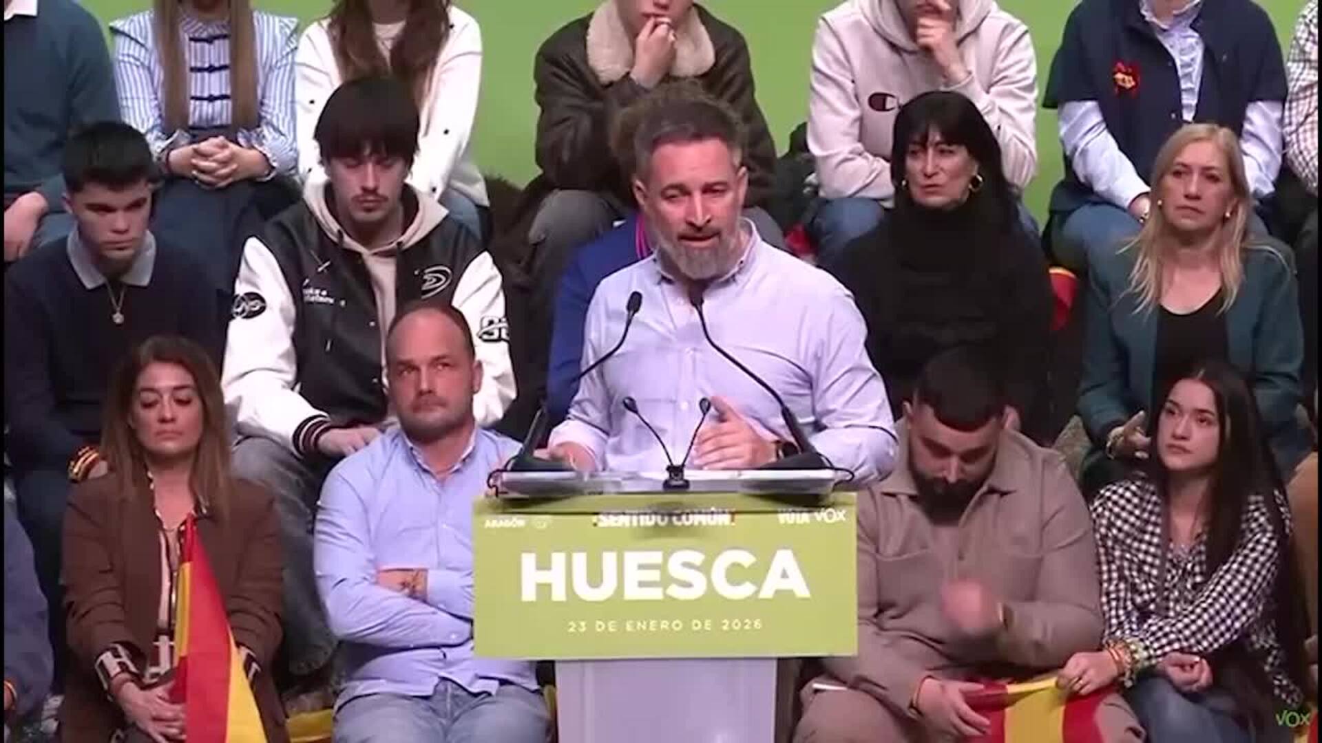 Abascal (Vox): "El dinero para el mantenimiento de las vías se lo han gastado en putas"