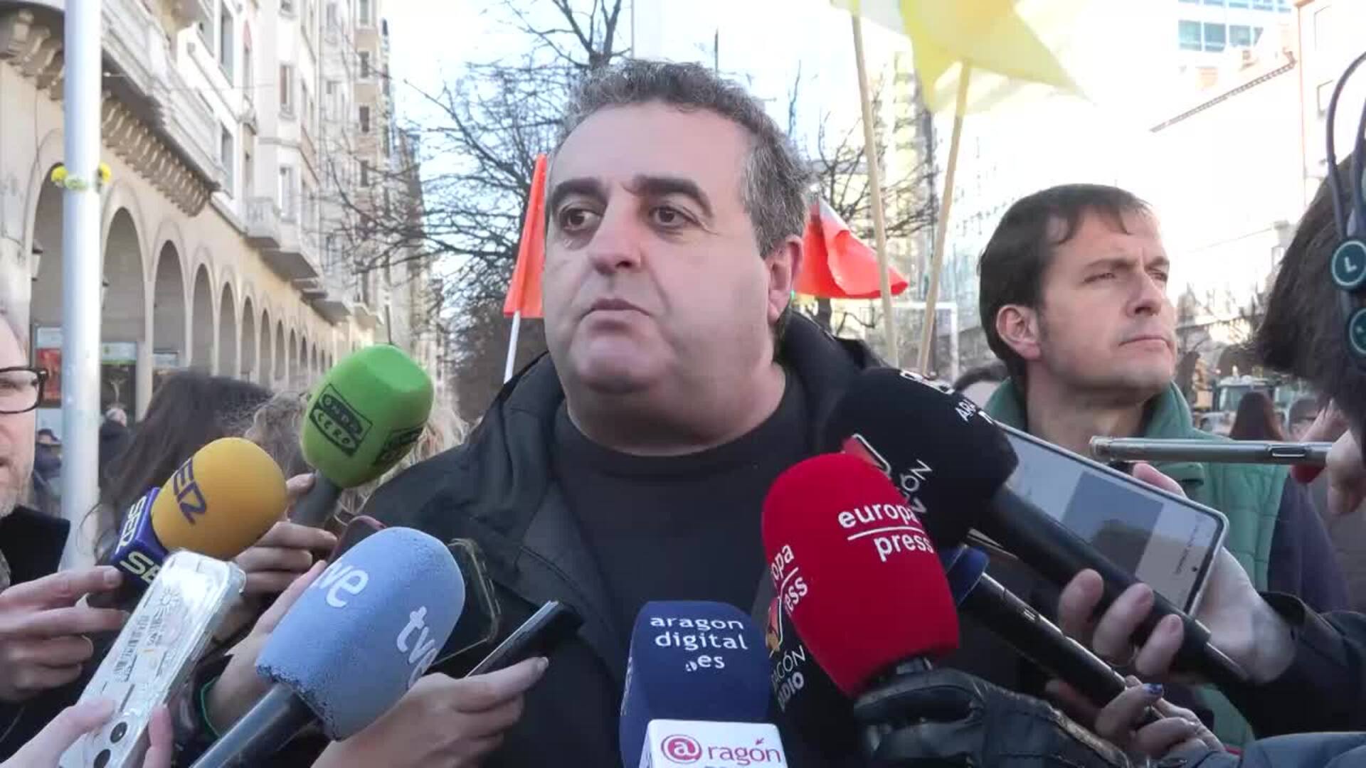 Una gran tractorada en Zaragoza rechaza el recorte del 20% de la PAC y el acuerdo UE-Mercosur