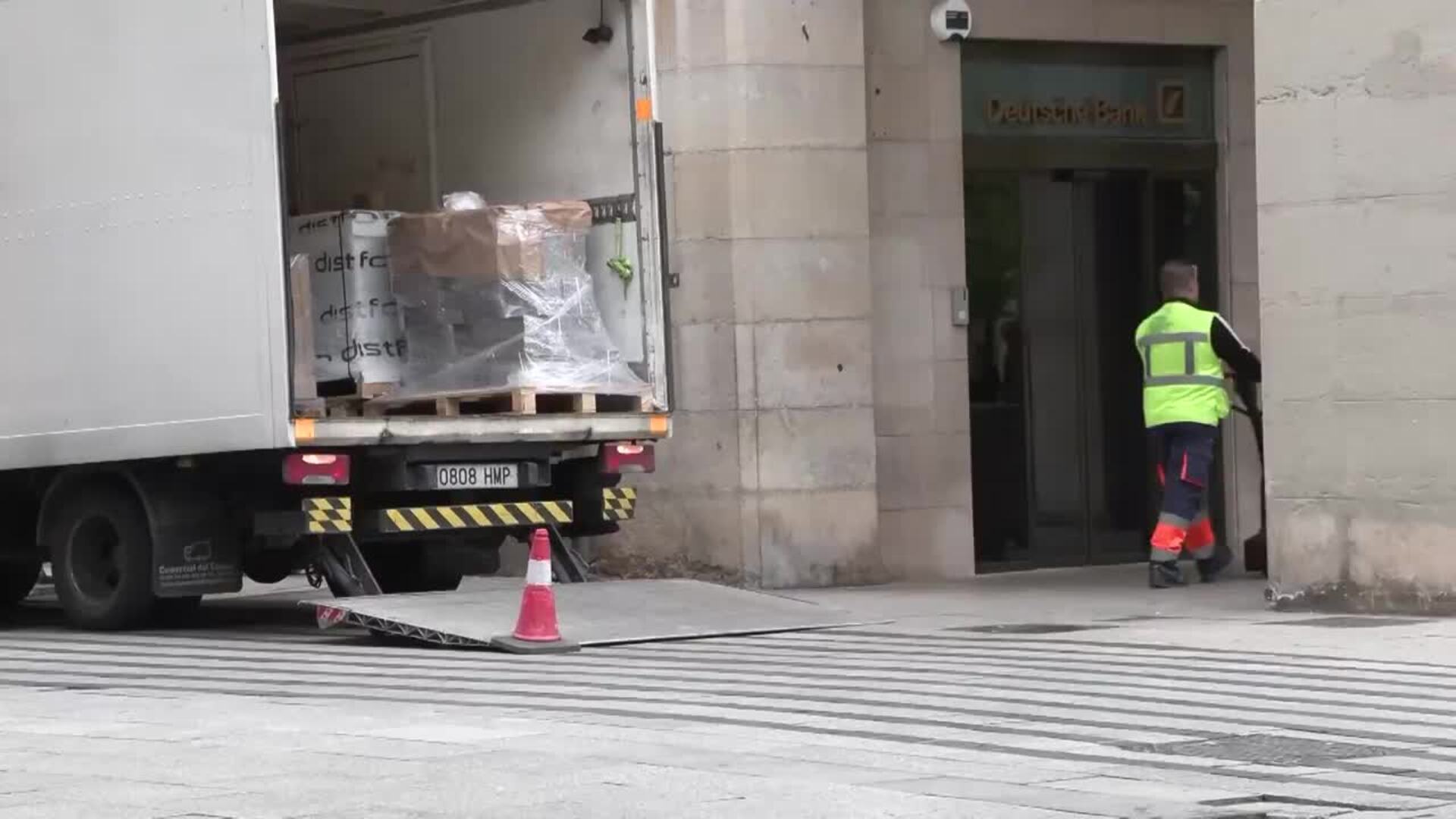 Hacienda plantea una reducción fiscal progresiva para empresas que contraten por encima del SMI