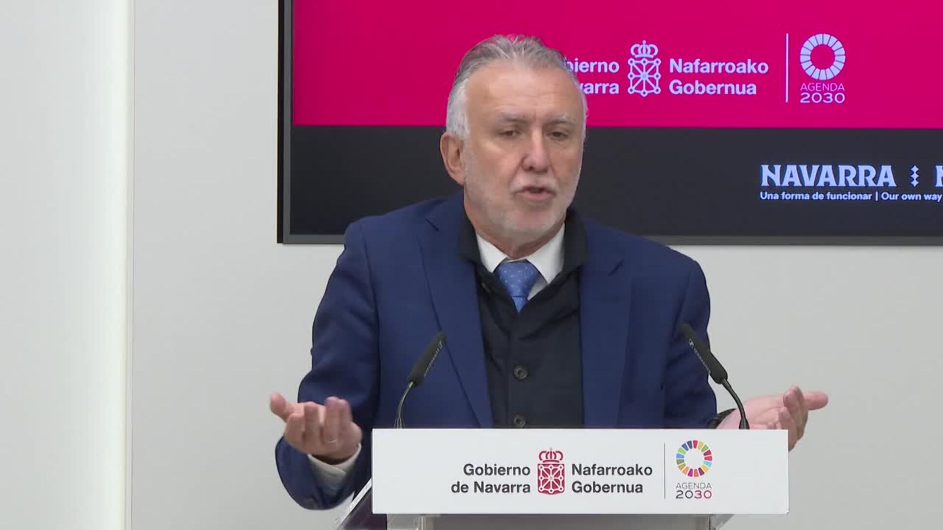 El ministro Torres dice que "no se entiende" el rechazo de algunos partidos al decreto ómnibus.