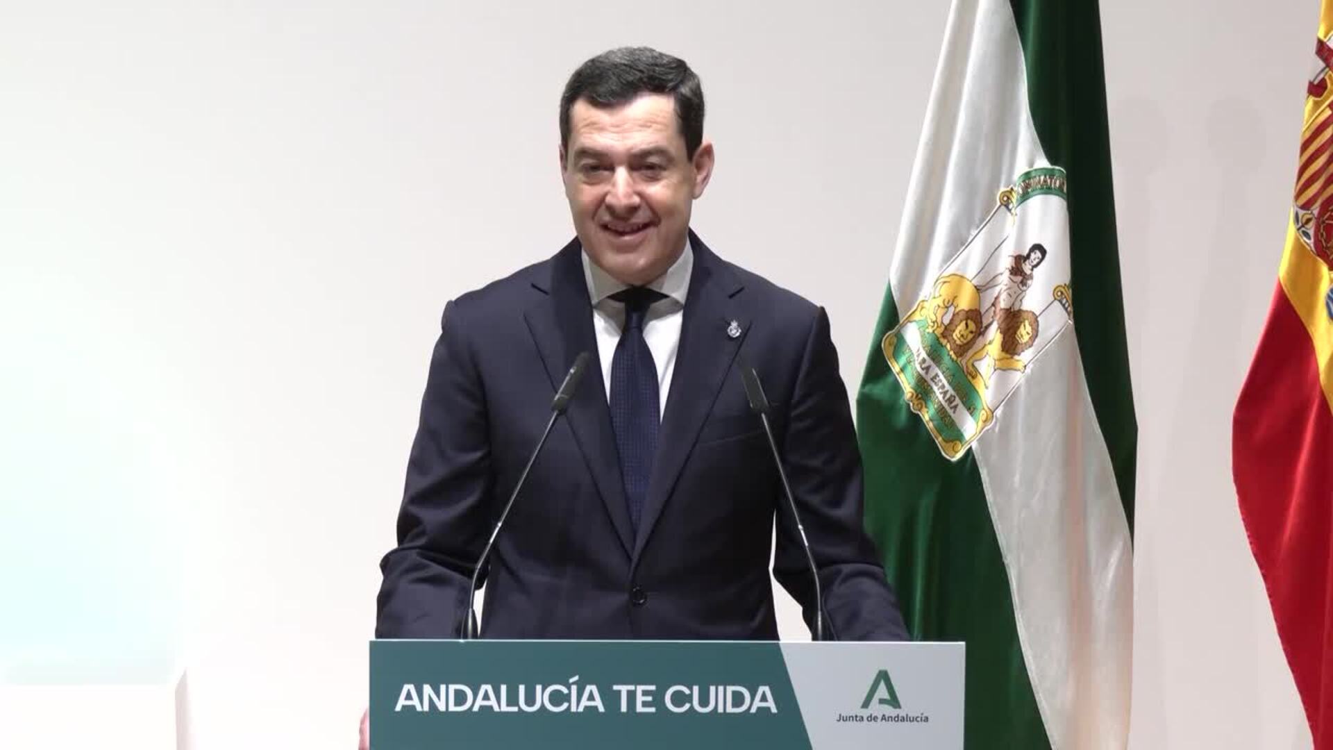 Moreno agradece la labor de los sanitarios en Adamuz: "Sois el orgullo de toda Andalucía"