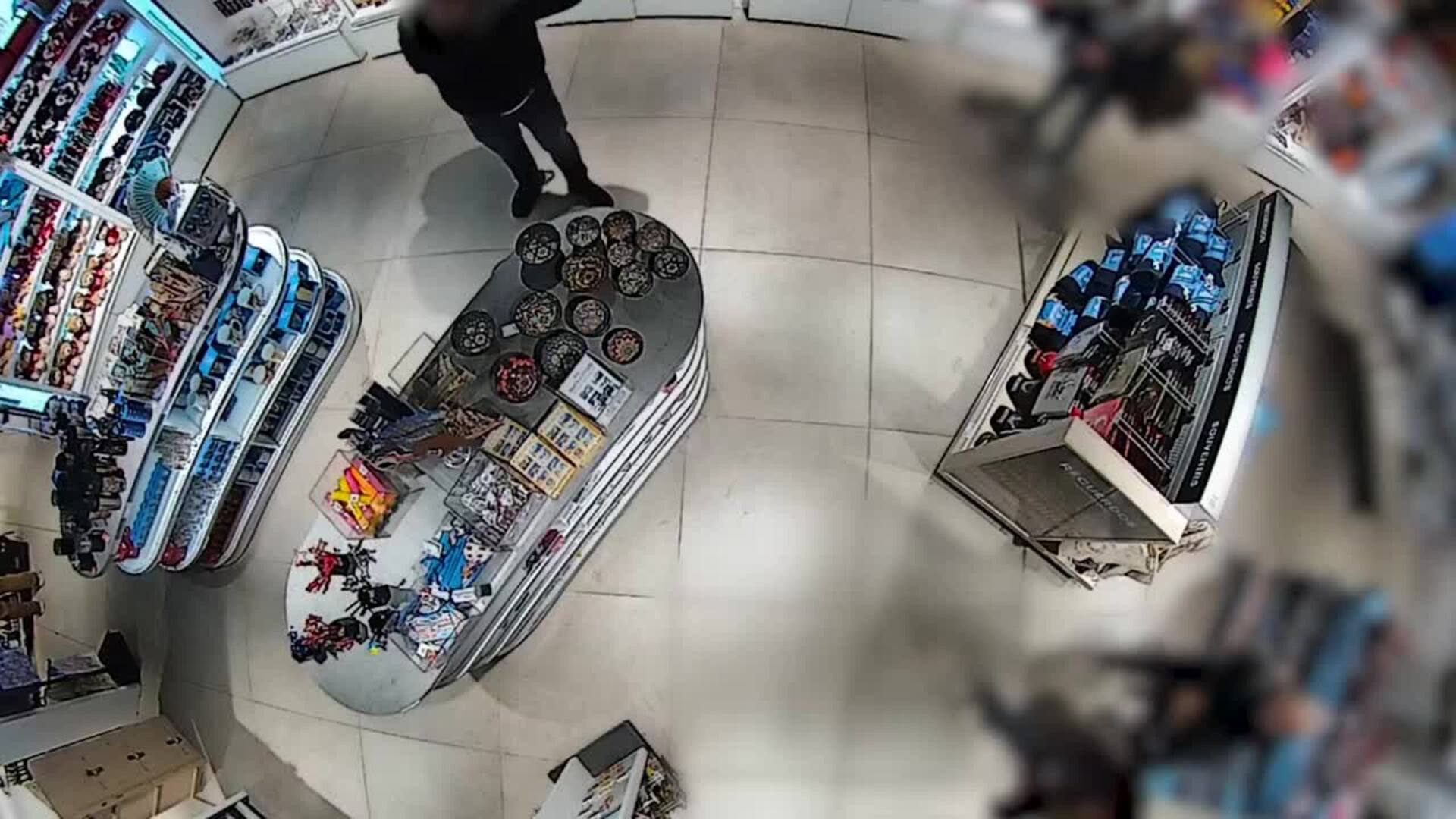 Detenido un hombre acusado de robar tabaco libre de impuestos en varios aeropuertos