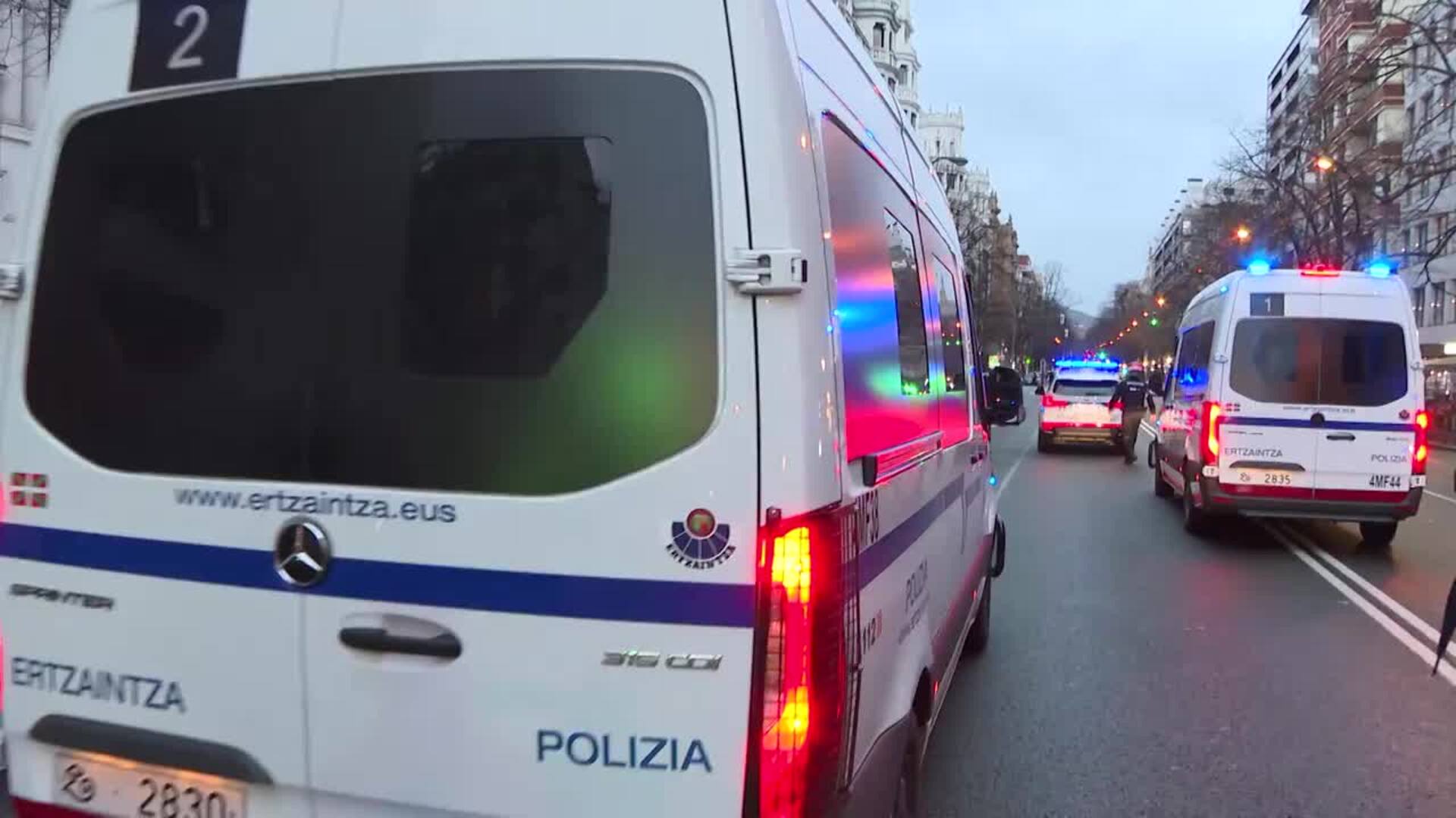 La organización juvenil comunista vasca GKS marcha en Bilbao y Pamplona "contra el fascismo"