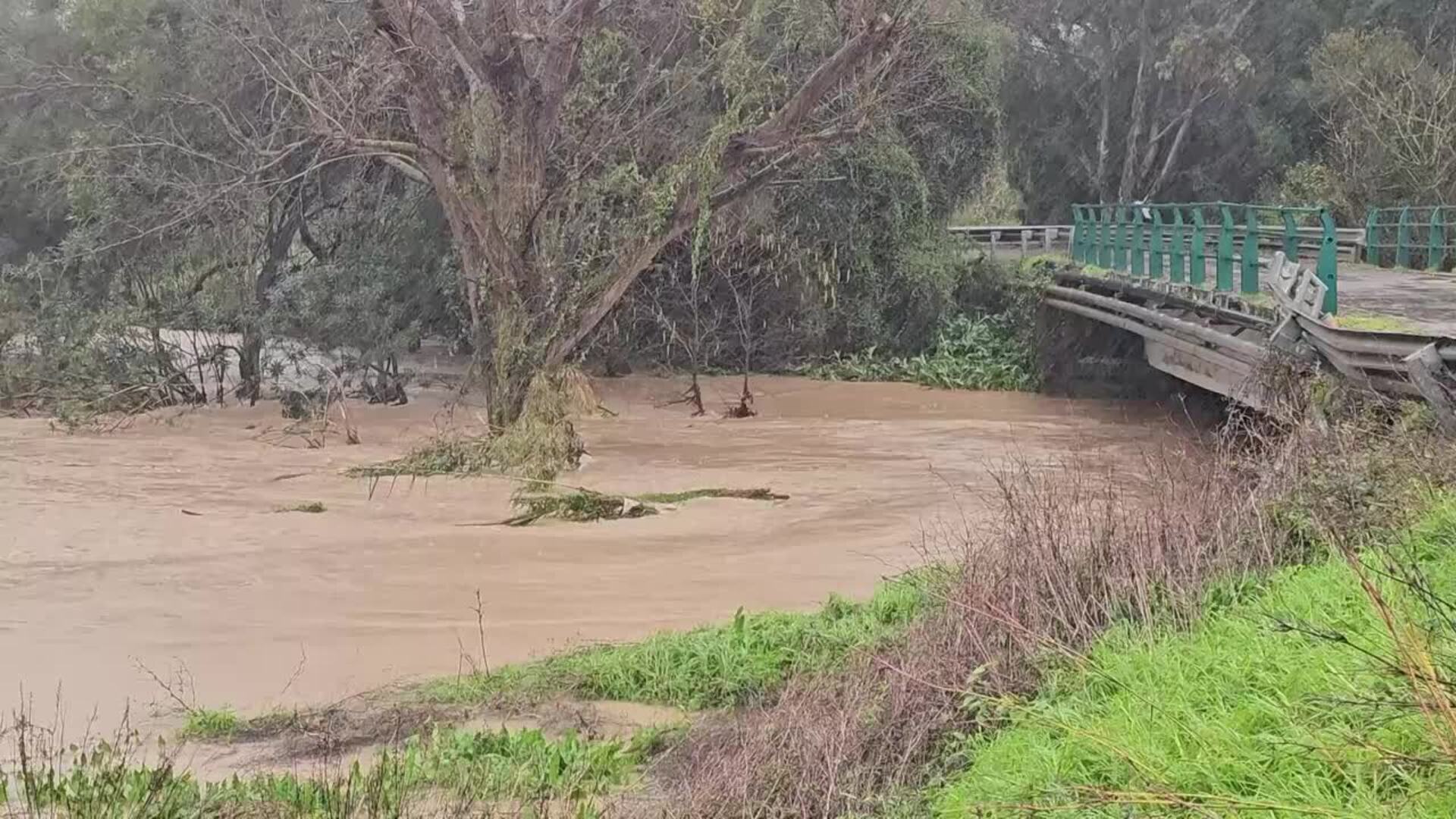 Algeciras confina a los vecinos de la zona de Las Herrizas por desbordamiento del río Pícaro