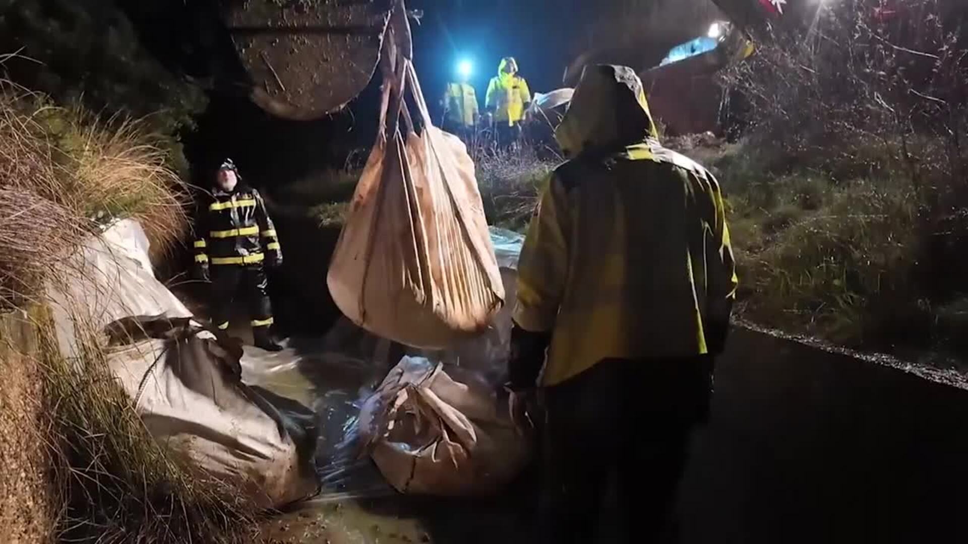 La borrasca Leonardo impacta en Andalucía: Avisos rojos, riesgo de desbordamientos y desalojos