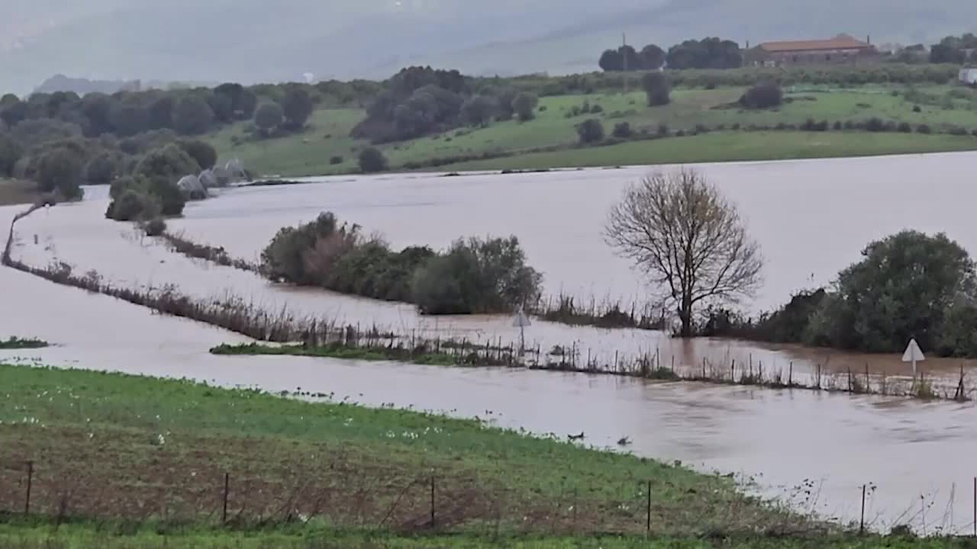 Jimena permanece incomunicada con 30 personas aisladas y falta de electricidad en zonas.