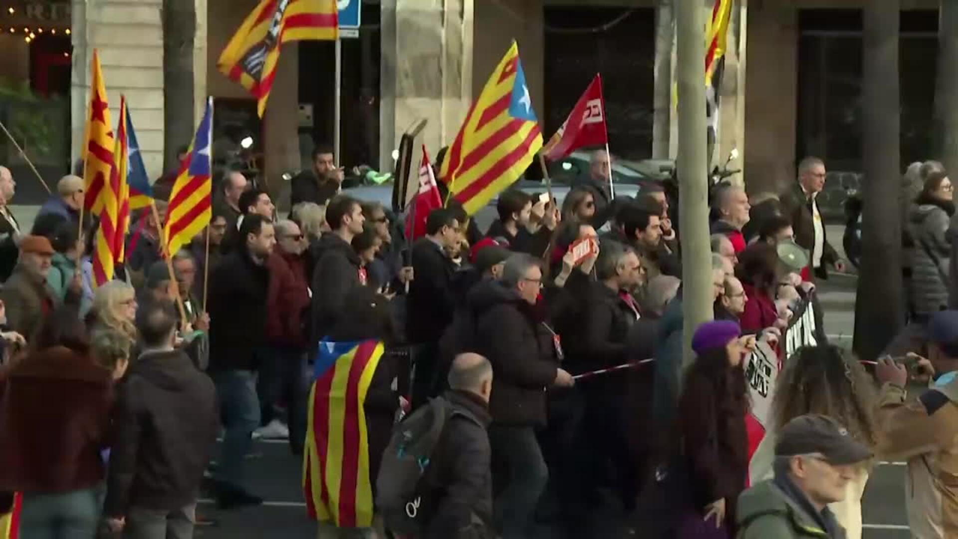 Barcelona vive una multitudinaria protesta sobre la gestión del servicio de Rodalies
