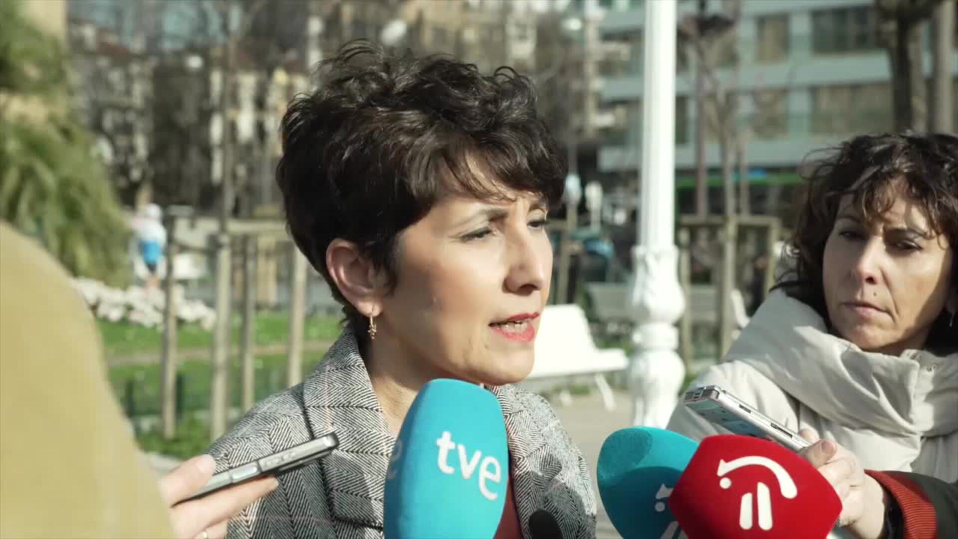 PNV reivindica "huir de los extremismos" tras las críticas de Tellado (PP) y Belarra (Podemos)