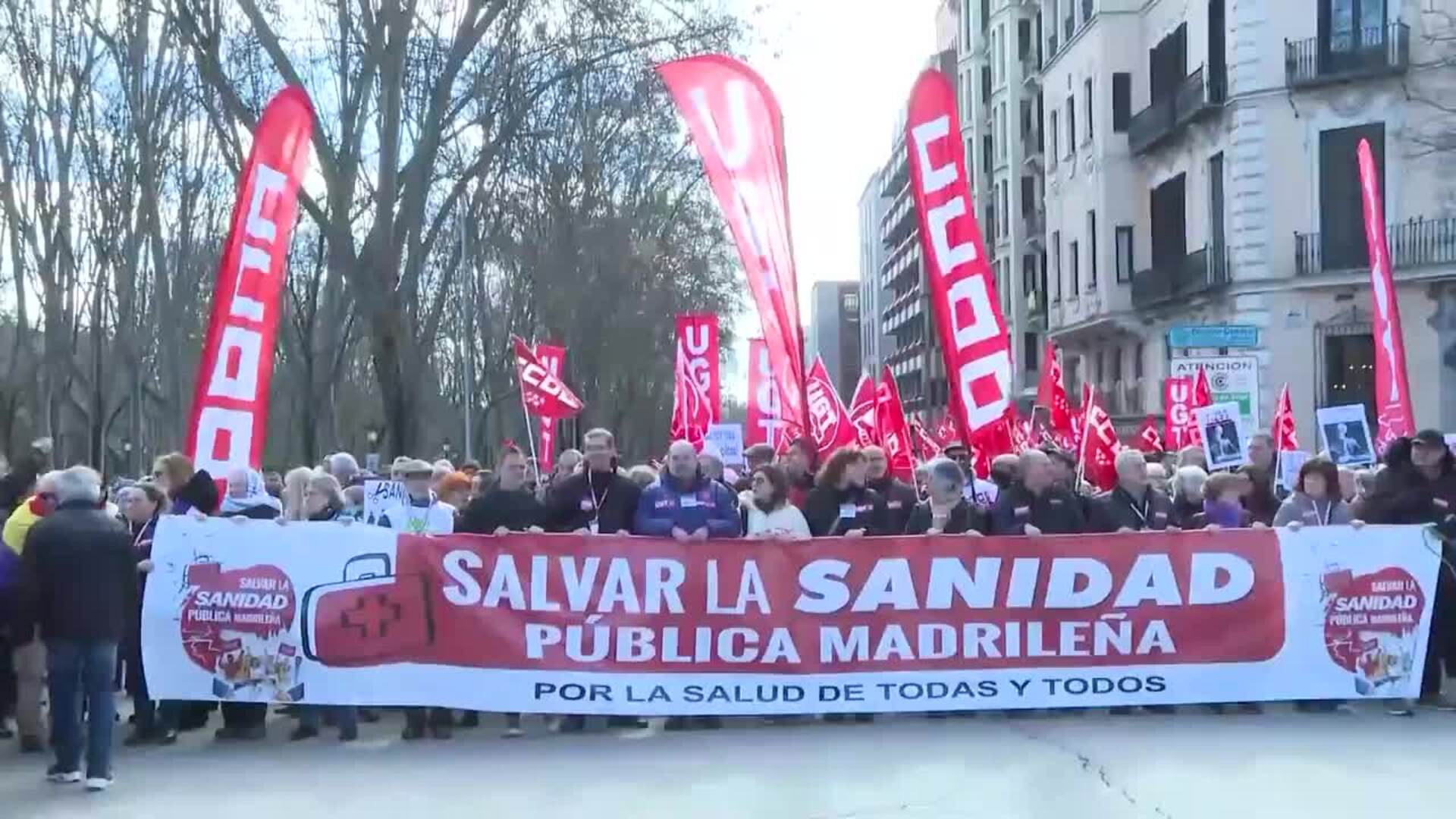 Manifestantes se congregan en Madrid contra el "deterioro intencionado" de la sanidad pública