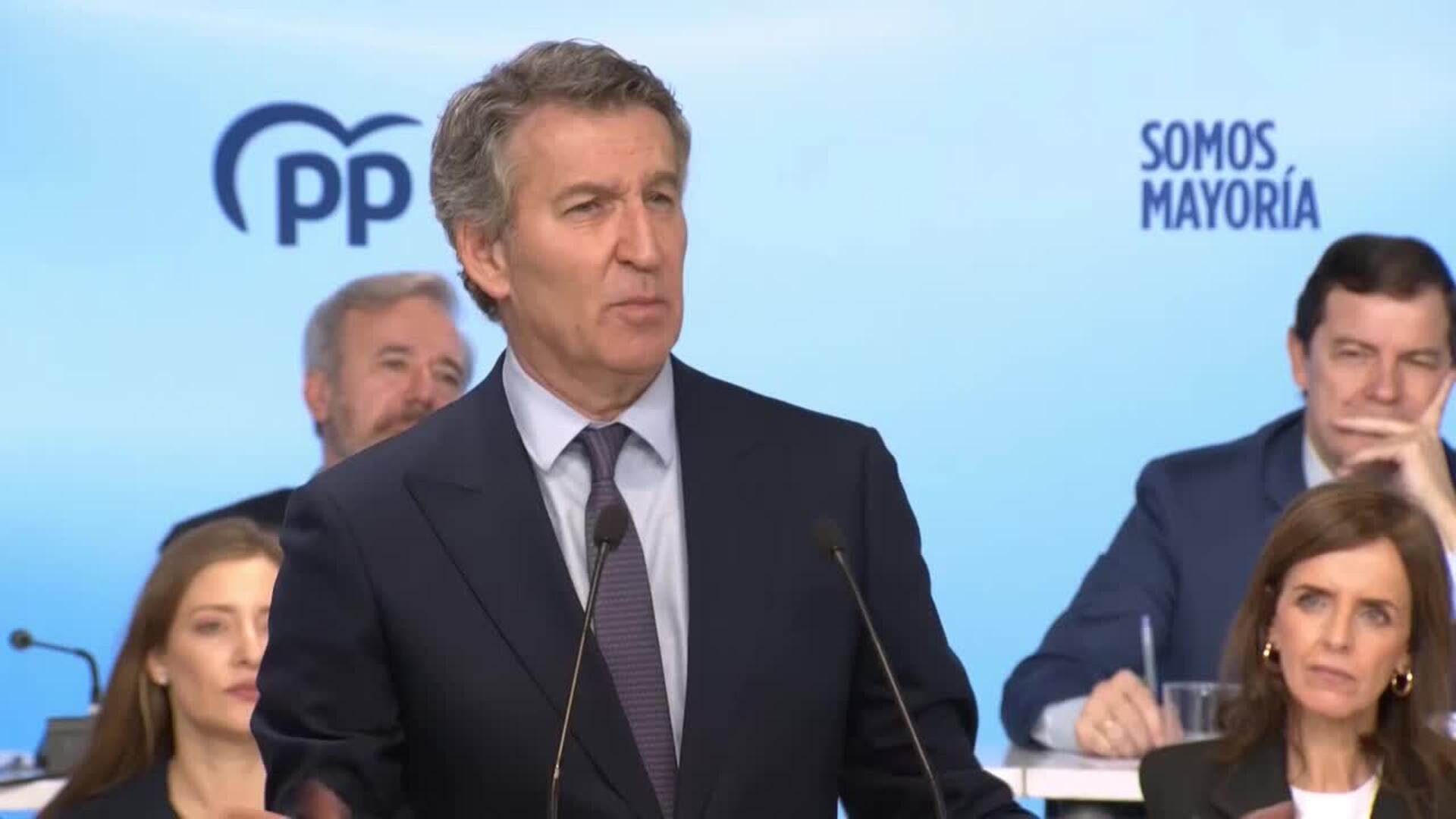 Feijóo pide a Abascal responsabilidad y pide a Vox que no se "convierta en un muro"