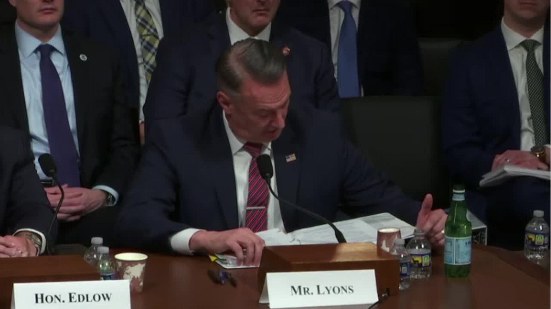 El jefe interino del ICE defiende su gestión con unos "resultados históricos" pese a incidentes