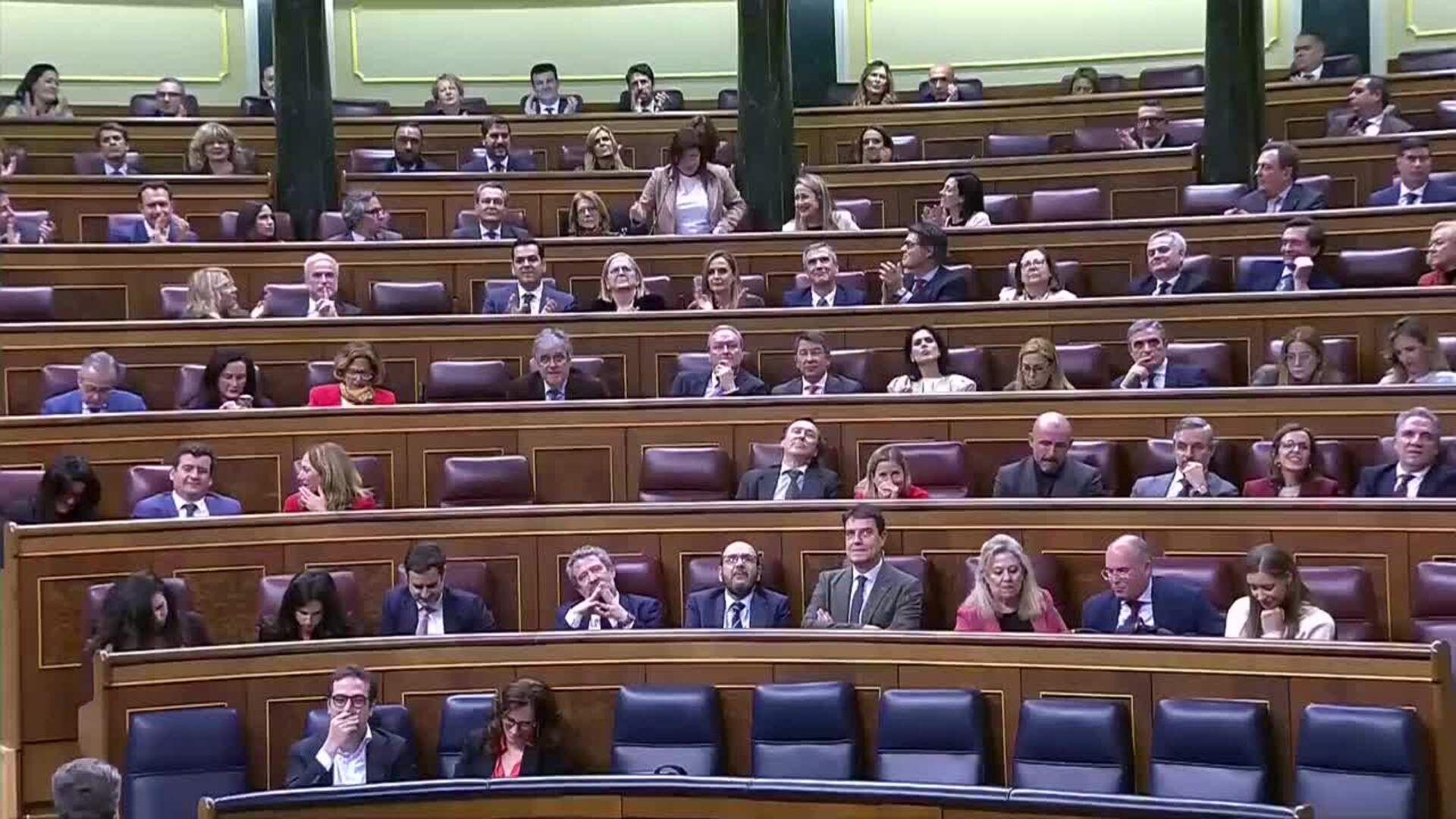 Marlaska defiende el uso de la baliza V16 y el PP lo vincula con la corrupción