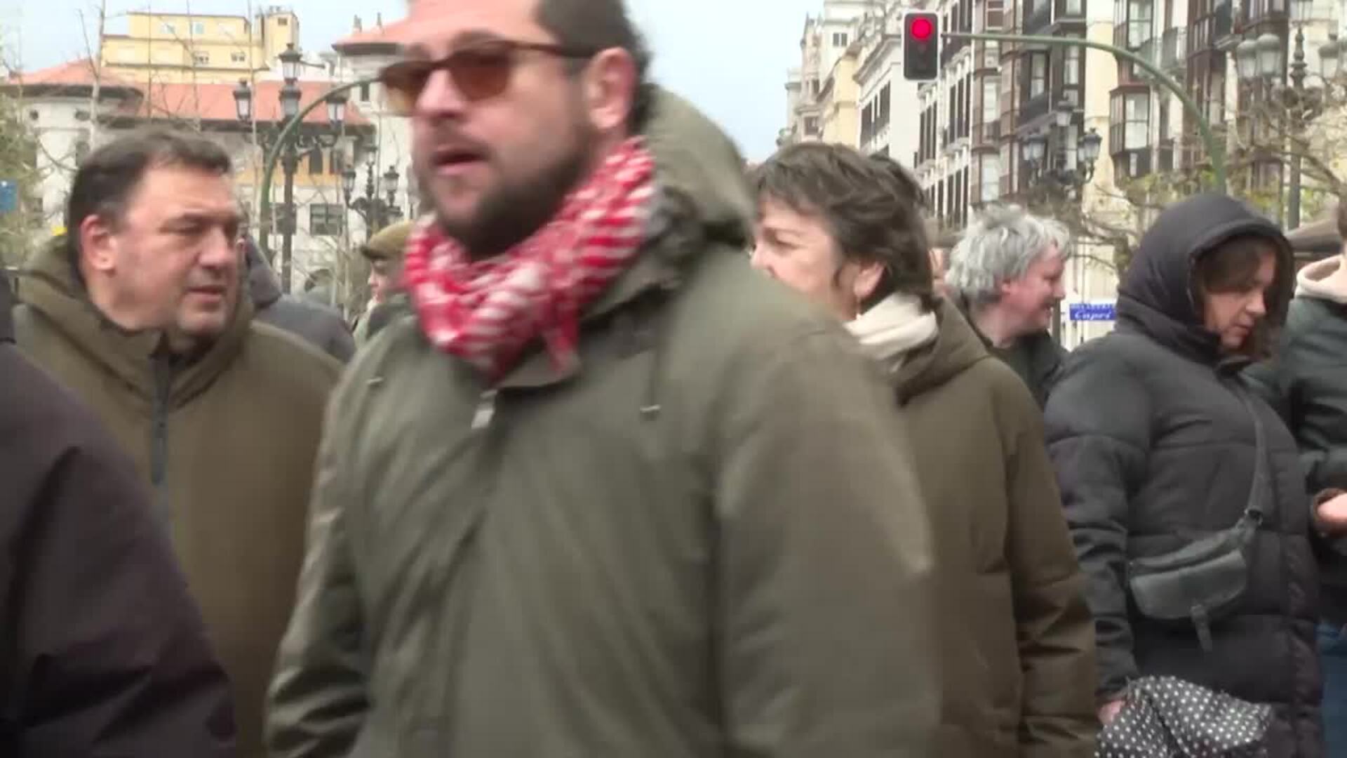 Más de un centenar de personas dan la bienvenida a Cantabria a los menores migrantes de Cartes