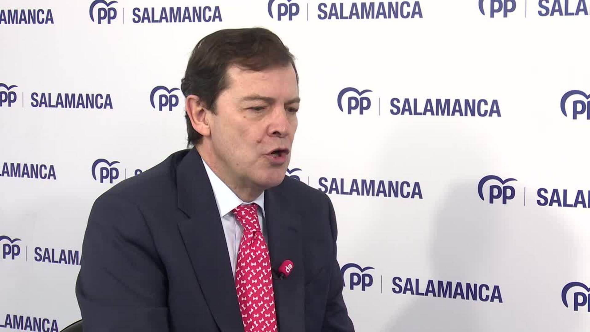 Mañueco afirma que no le asustan los acuerdos pero "nunca pactará para que venga el Sanchismo"