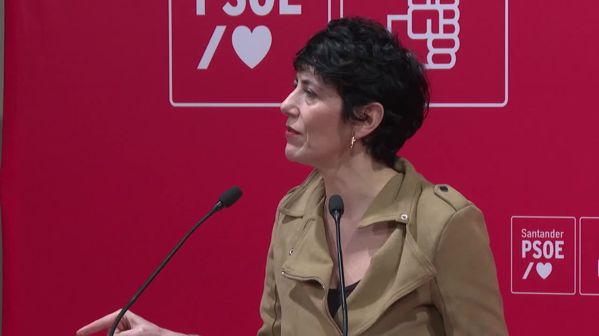 Mientras Sánchez "alza la voz de España" en Múnich, Feijóo está en una "carrera ultra" con Vox