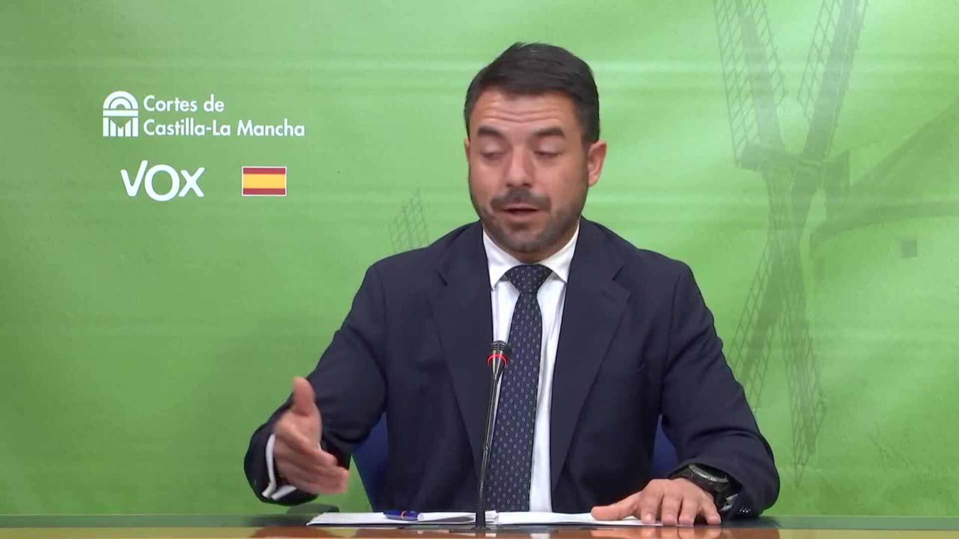 Vox sigue la polémica en torno al Estatuto de C-LM "comiendo palomitas"