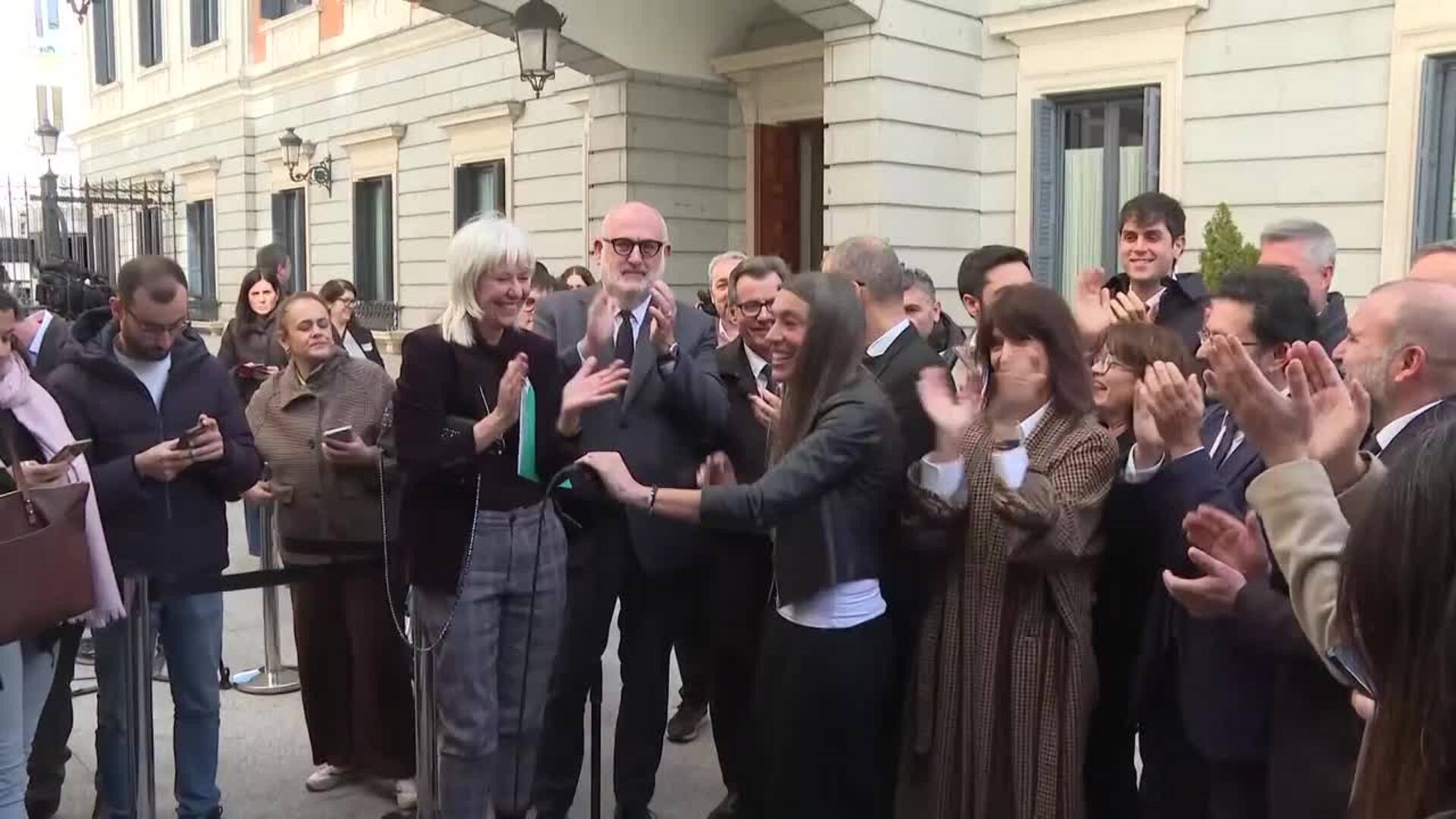 El debate sobre la prohibición del burka aterriza este martes en el Congreso