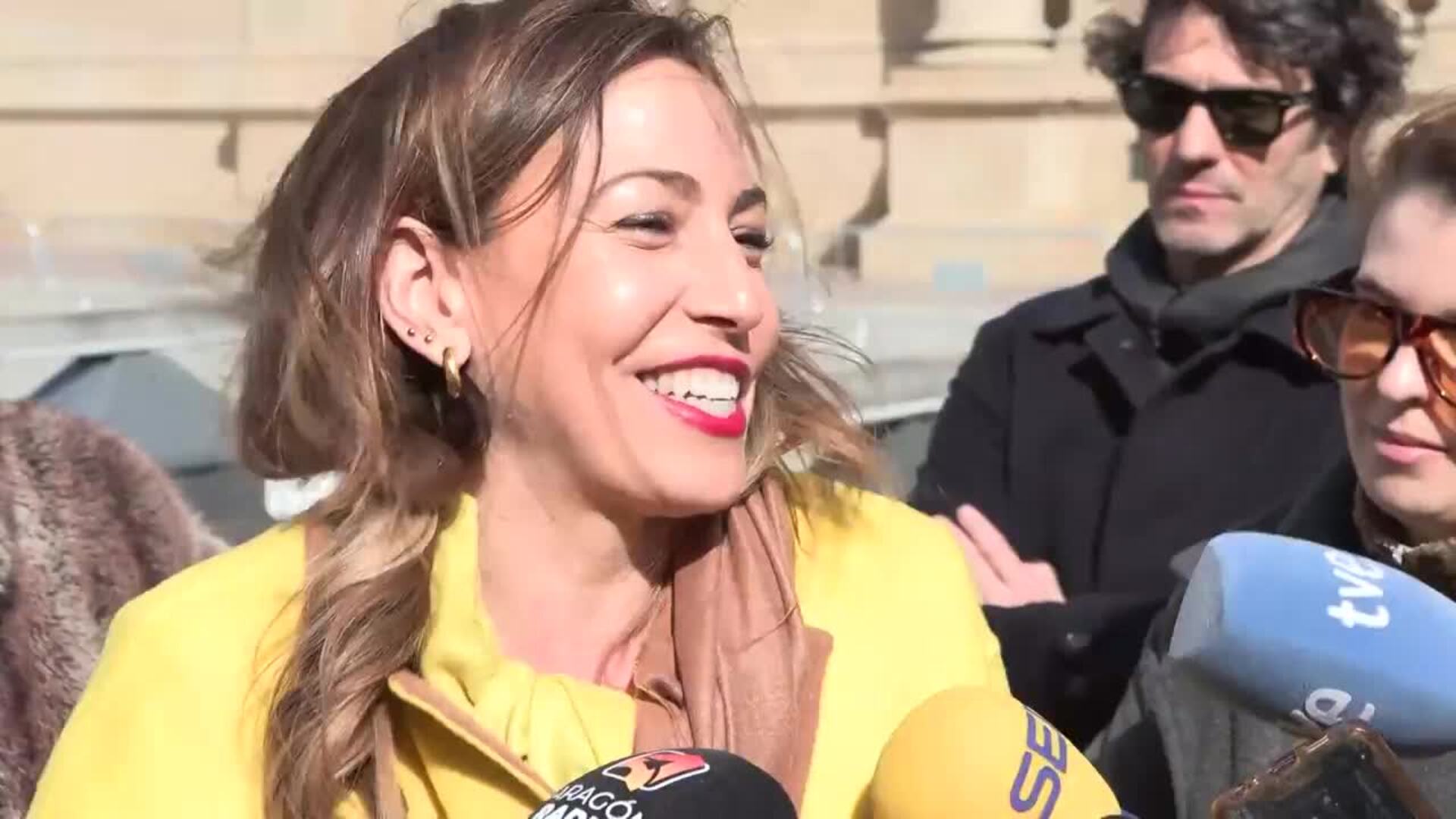 Chueca cree ridiculo que el PSOE pida reprobarla por el "error" de ir en coche sin cinturón