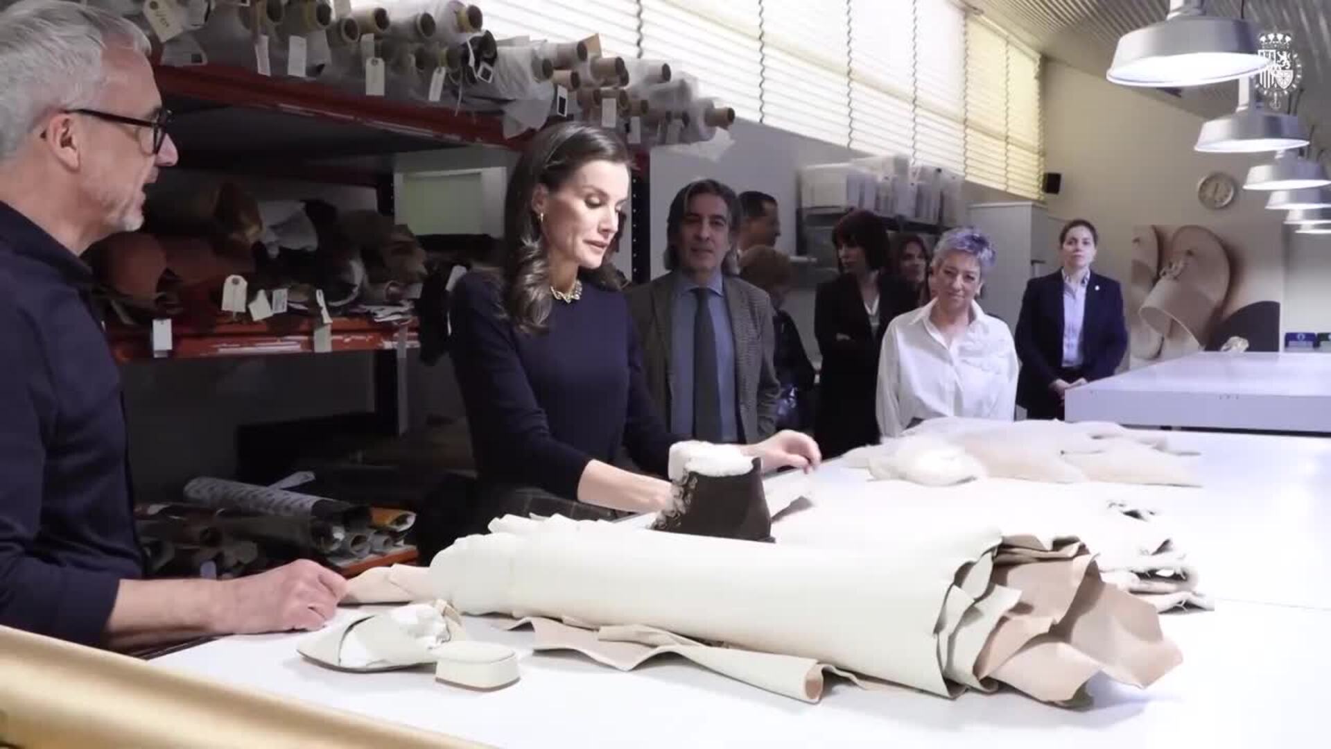 La reina Letizia estrena la falda de cuadros de Bimba y Lola que adorarán las expertas en moda