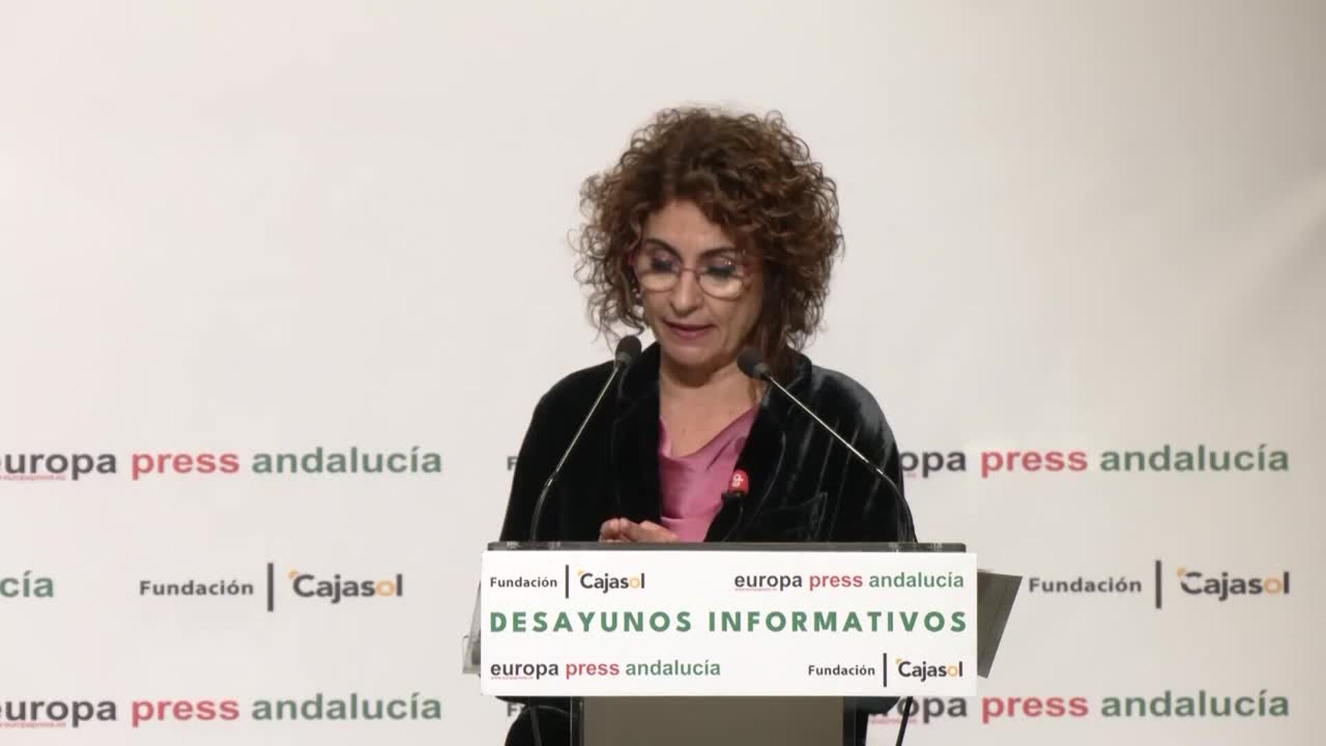 Montero anuncia el estudio de la conexión Santa Junta y aeropuerto de Sevilla antes del verano