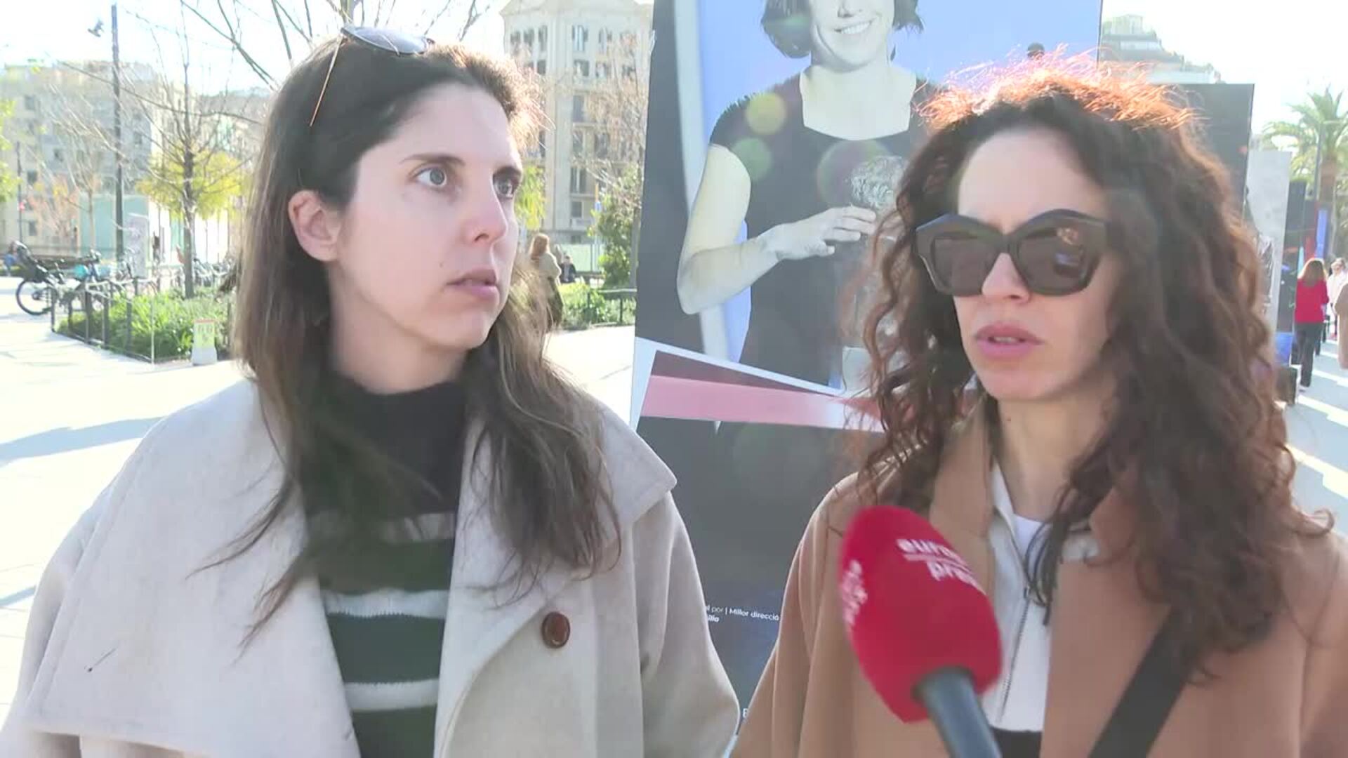 Los barceloneses viven con ilusión la llegada a la ciudad de la 40ª edición de los Premios Goya